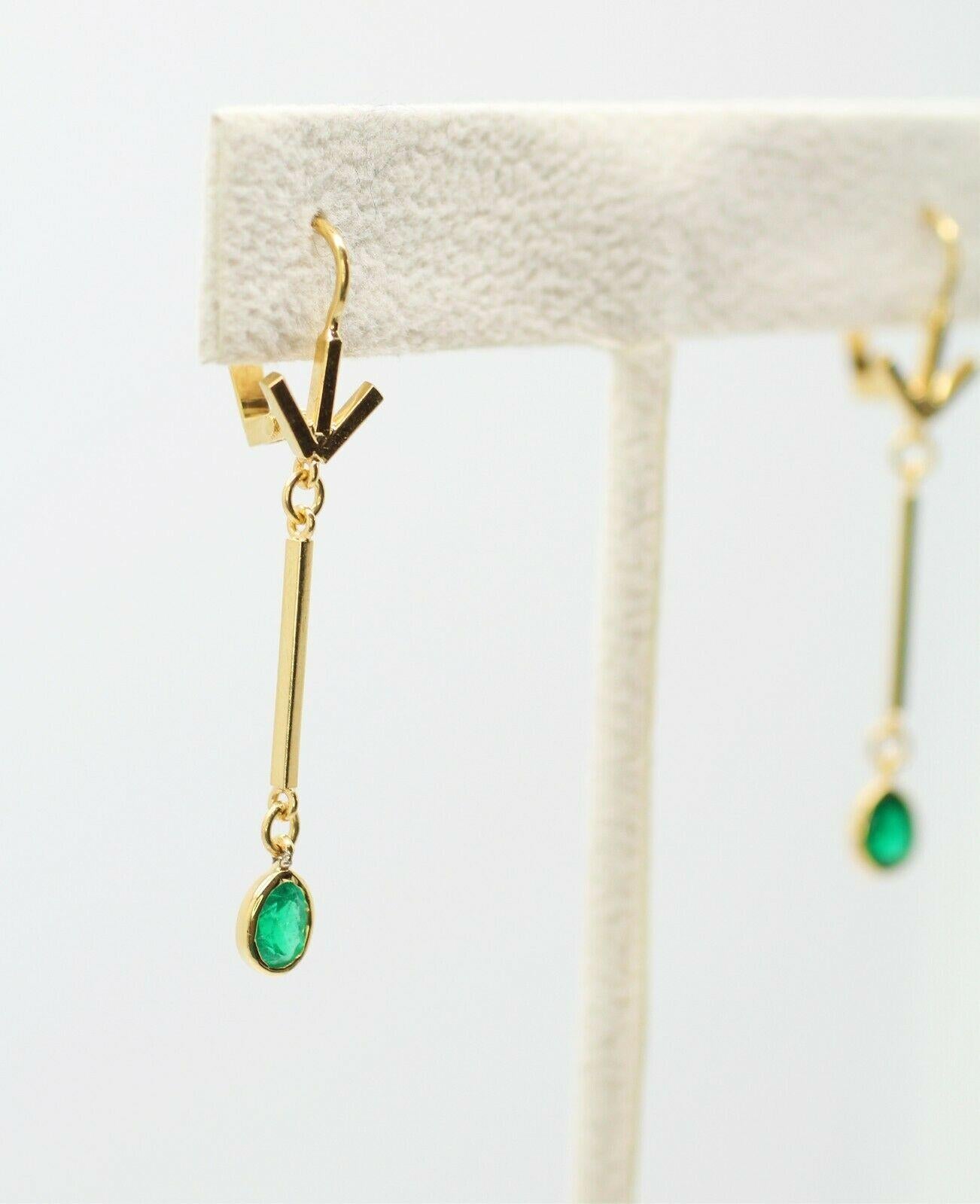  14k yellow gold emerald drop earrings containing
Specifications:
    main stone: OVAL EMERALD CUT
    diamonds: 2 PCS
    carat total weight:  0.80 CTW
    brand: custom
    metal: 14k YELLOW GOLD
    type: DROP EARRINGS
    weight: 2.8 GR 