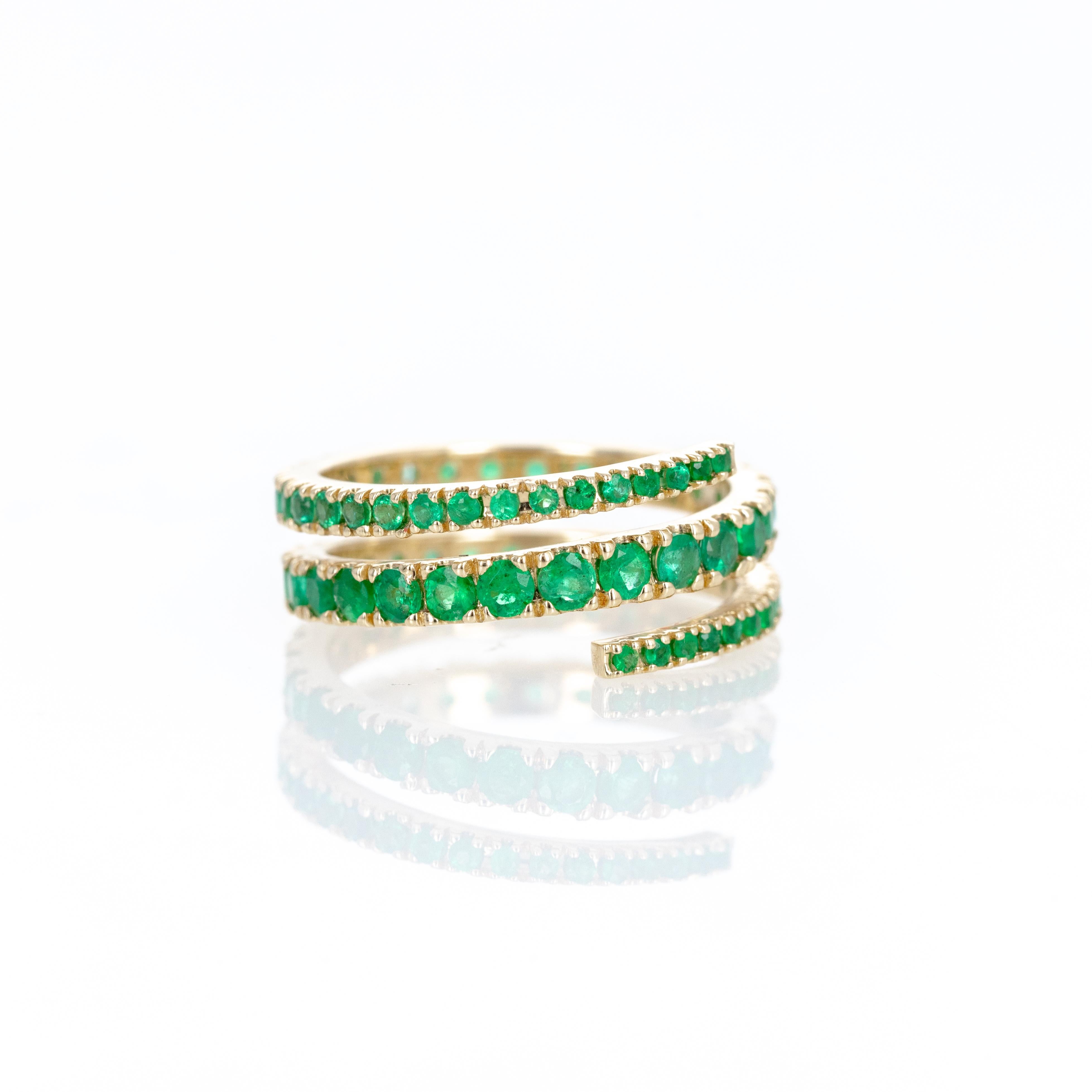 14K Yellow Gold Emerald Eternity Wrap Ring In New Condition For Sale In Cape May, NJ