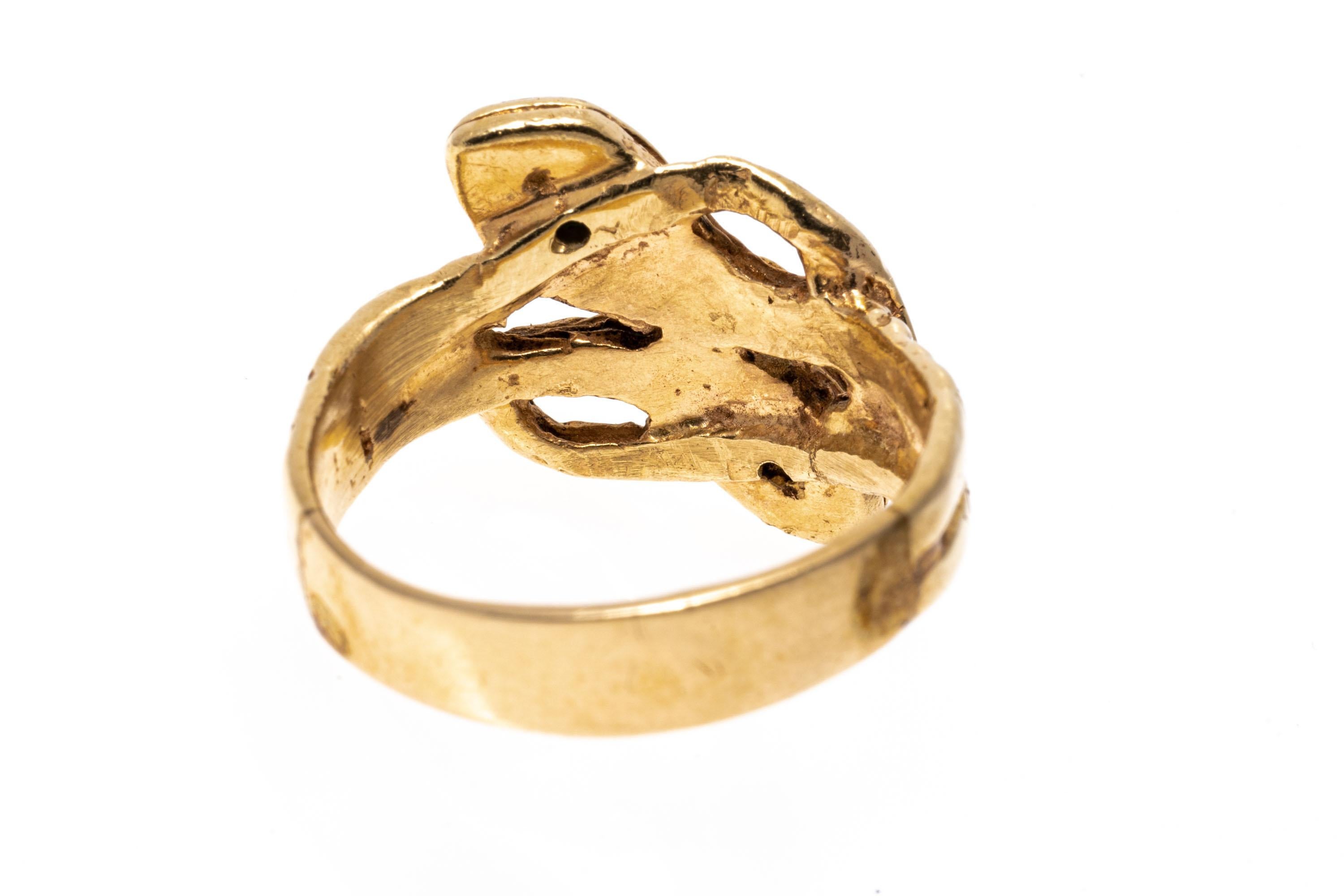 Round Cut 14k Yellow Gold Emerald Intertwining Patterned Serpent Motif Ring