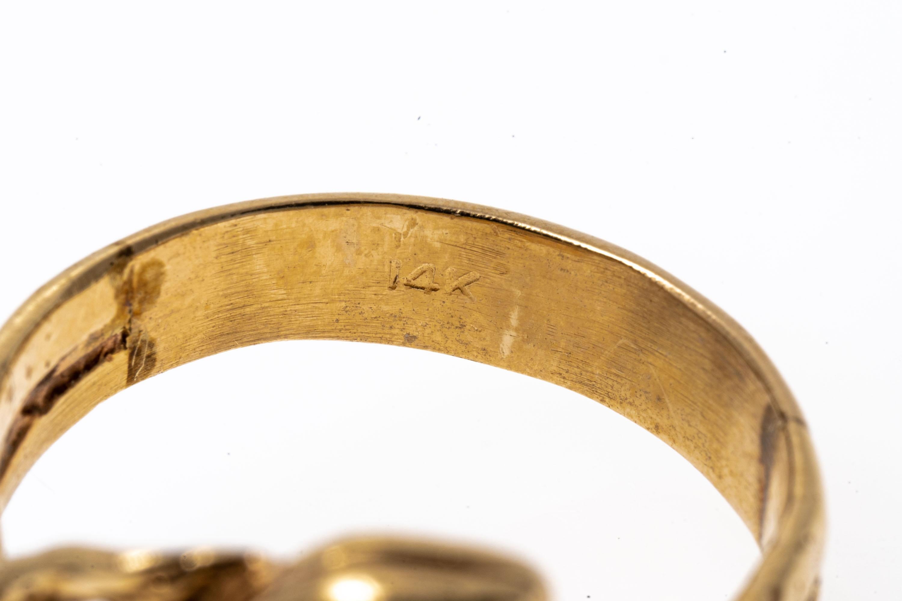 Ring aus 14 Karat Gelbgold mit ineinander verschlungenem, gemustertem Schlangenmotiv 1
