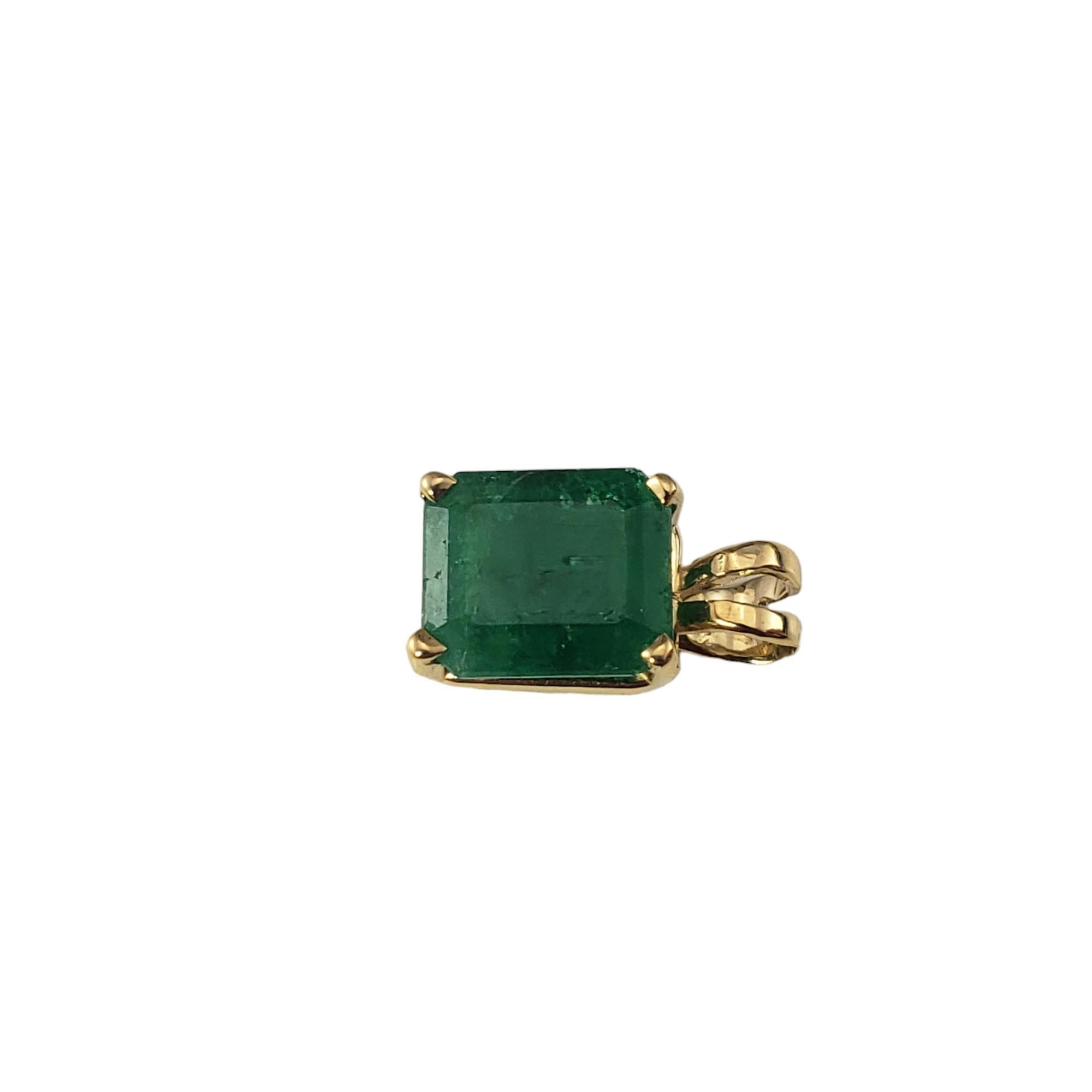 Pendentif émeraude en or jaune 14K certifié JAGi

Ce magnifique pendentif présente une émeraude naturelle de taille émeraude (8,6 mm x 7,5 mm) sertie dans de l'or jaune 14K classique.

Boucles d'oreilles assorties : #17176

Poids de l'émeraude :