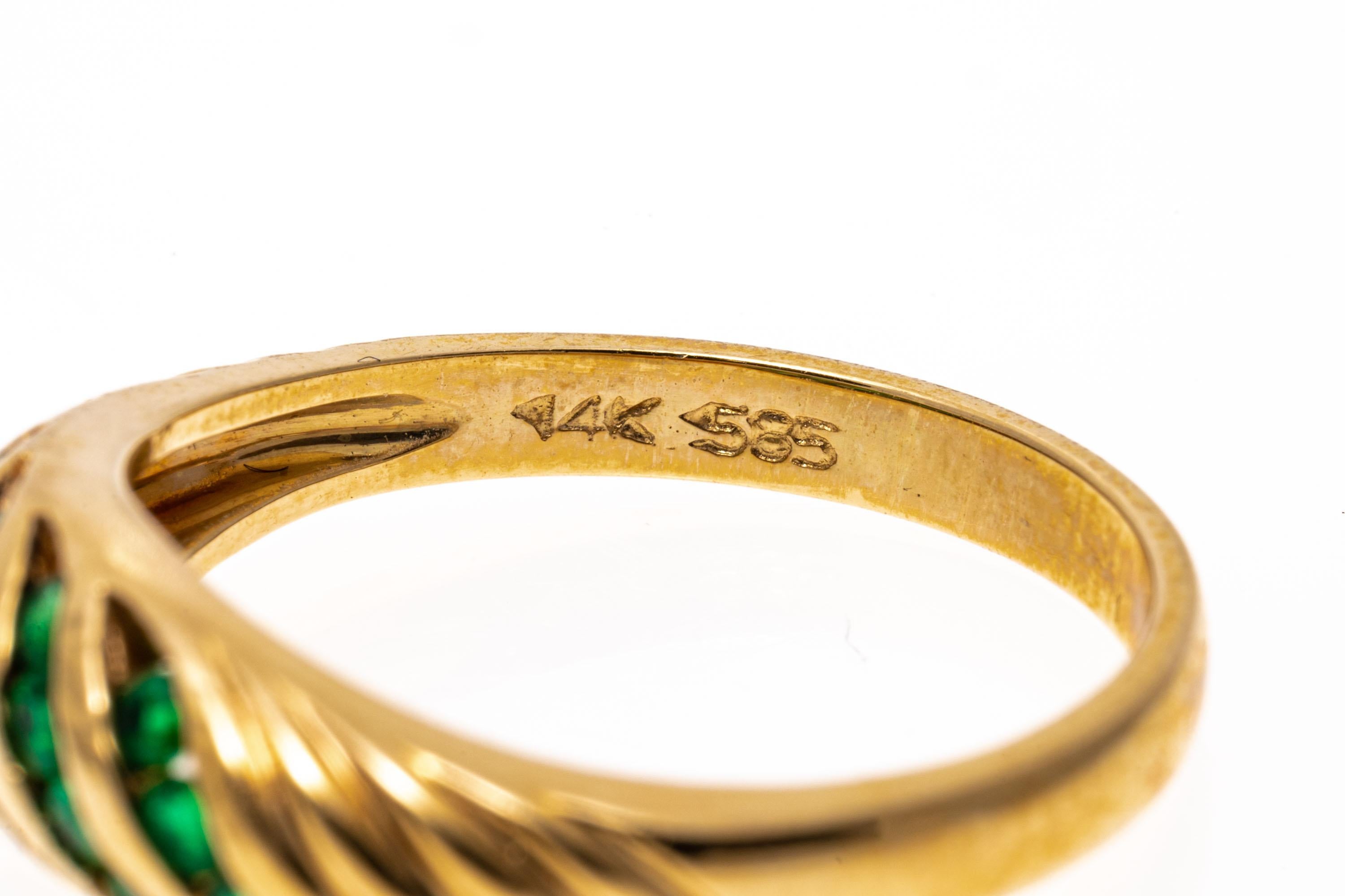 Bague dôme nervurée en or jaune 14 carats sertie d'émeraudes, environ 0,40 carat poids total Bon état - En vente à Fairfield, CT