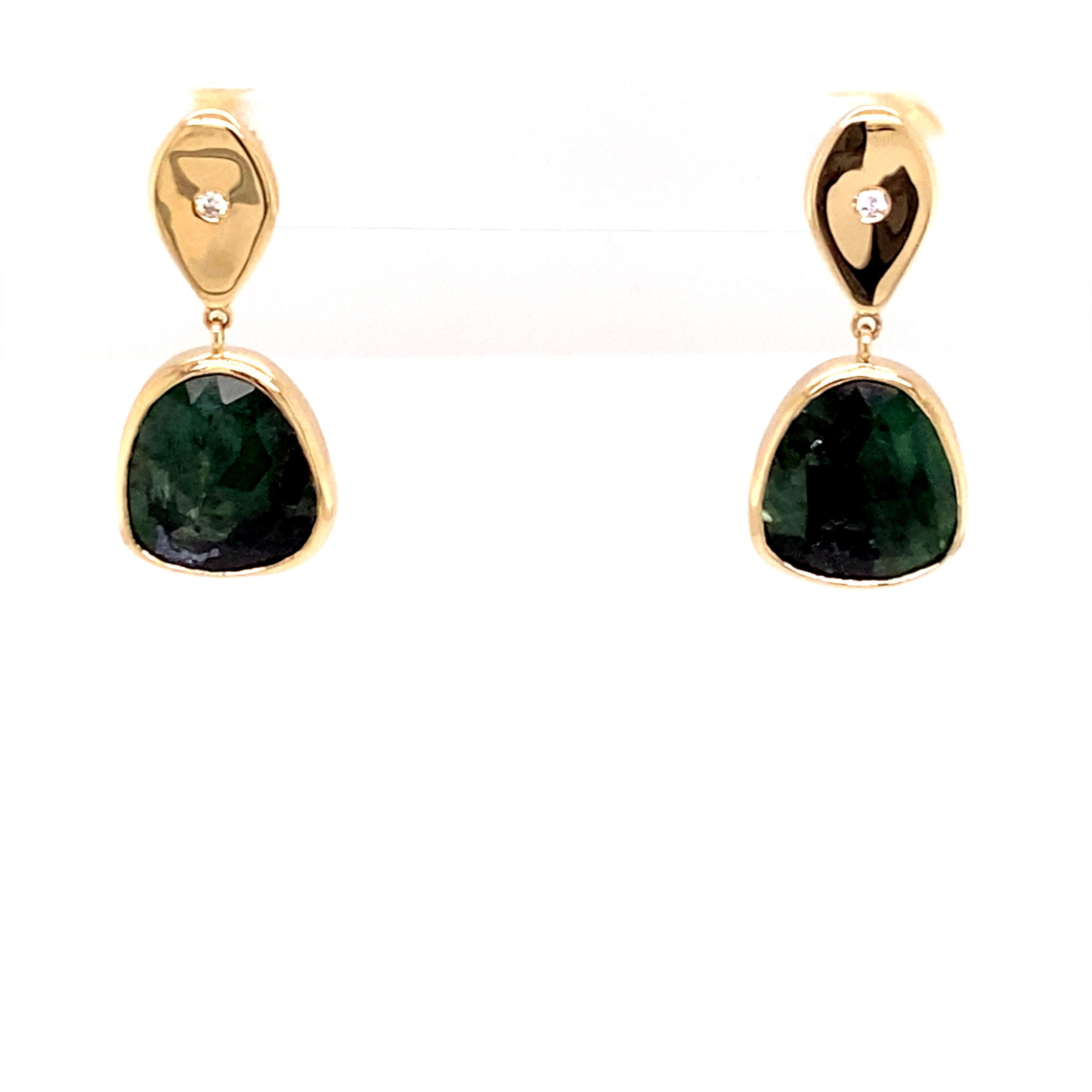 One of a Kind 14K Yellow Gold Teardrop with Natural Emerald Slice Drop Earrings.
Delicate and unique emerald slice earrings, are a luxurious addition to any fine jewelry collection. These earrings feature meticulously cut and polished emerald