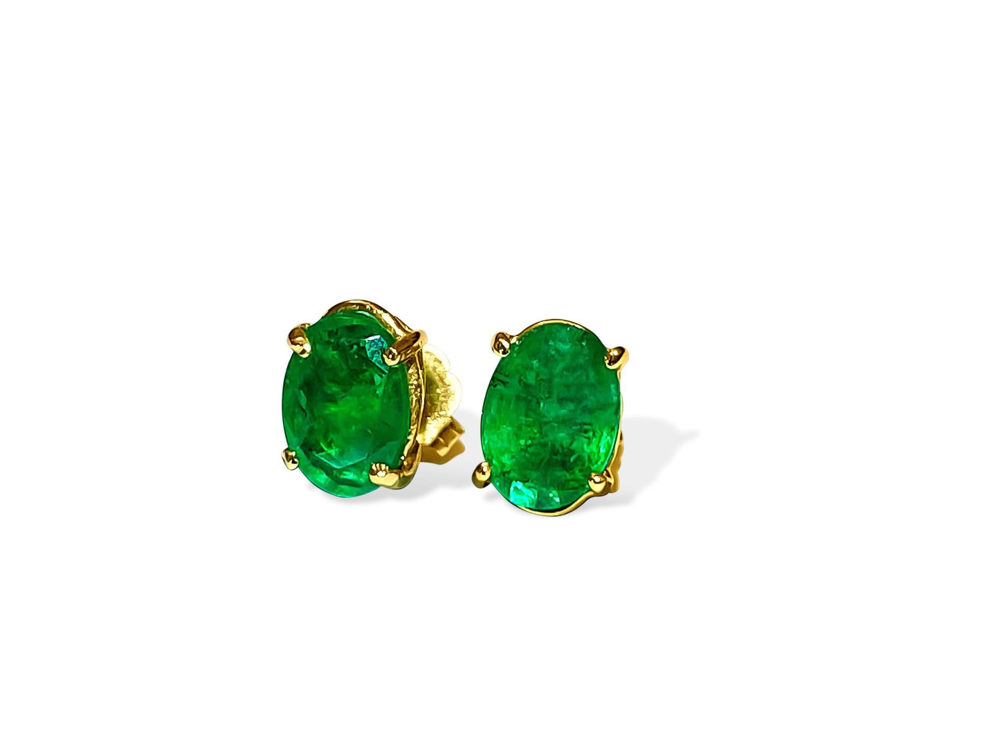 14K Yellow Gold & Emerald Studs For Her In Excellent Condition For Sale In Miami, FL