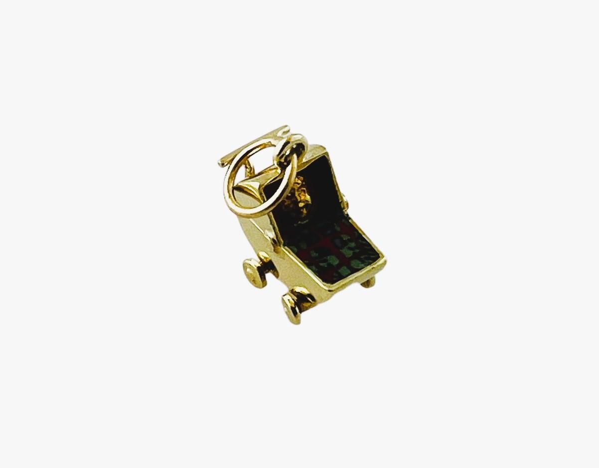 14K Yellow Gold Enamel Baby Carriage Charm With Baby #15612 In Good Condition In Washington Depot, CT