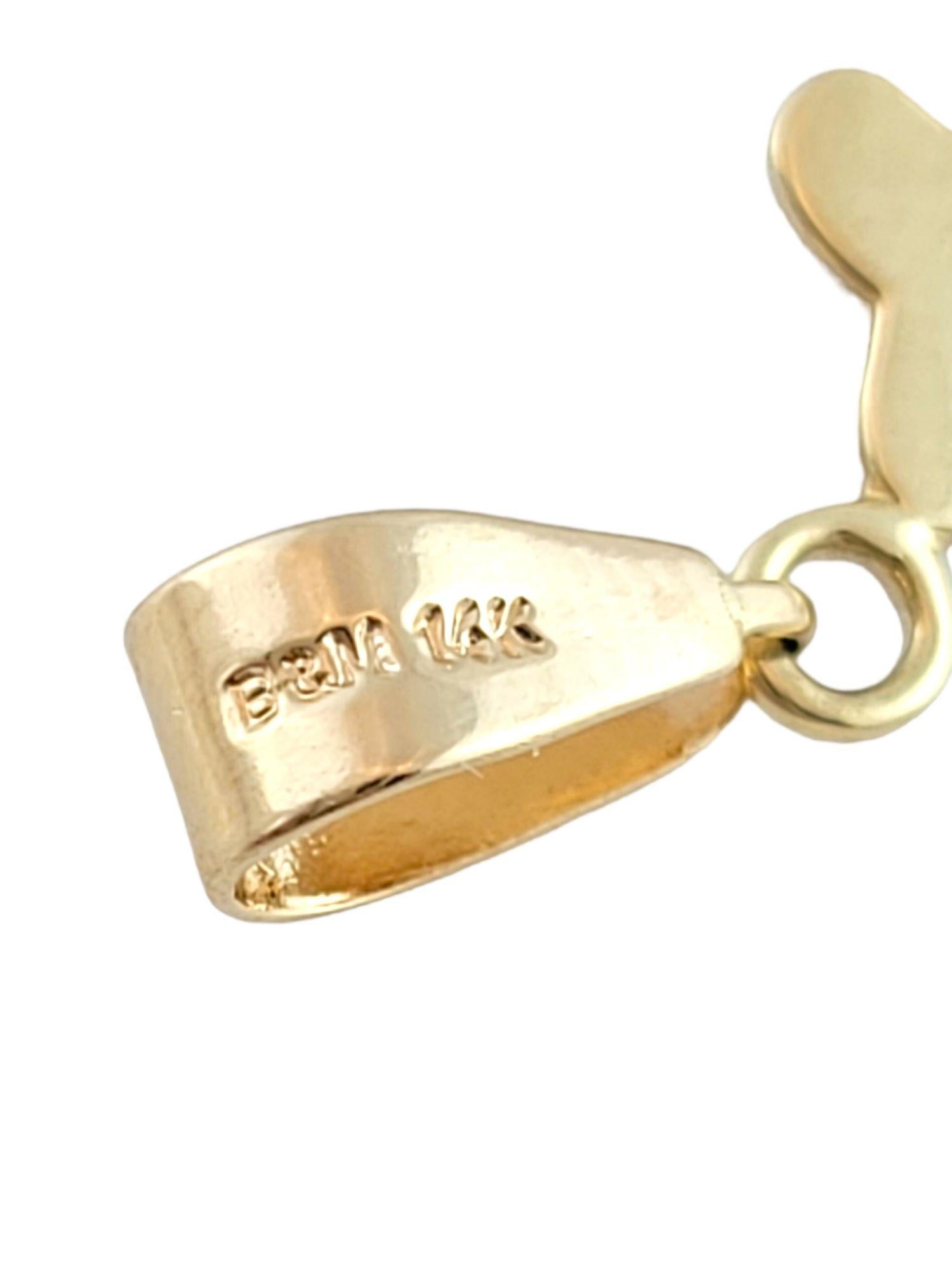 Vintage 14K Gelbgold Emaille-Kreuz-Anhänger

Wunderschöner Kreuzanhänger aus 14 Karat Gold, verziert mit blauer und weißer Emaille sowie einem schönen roten Stein in der Mitte!

Größe: 27mm X 19mm X 3mm
Länge mit Bügel: 35mm

Gewicht: 1,6 g/ 1,0