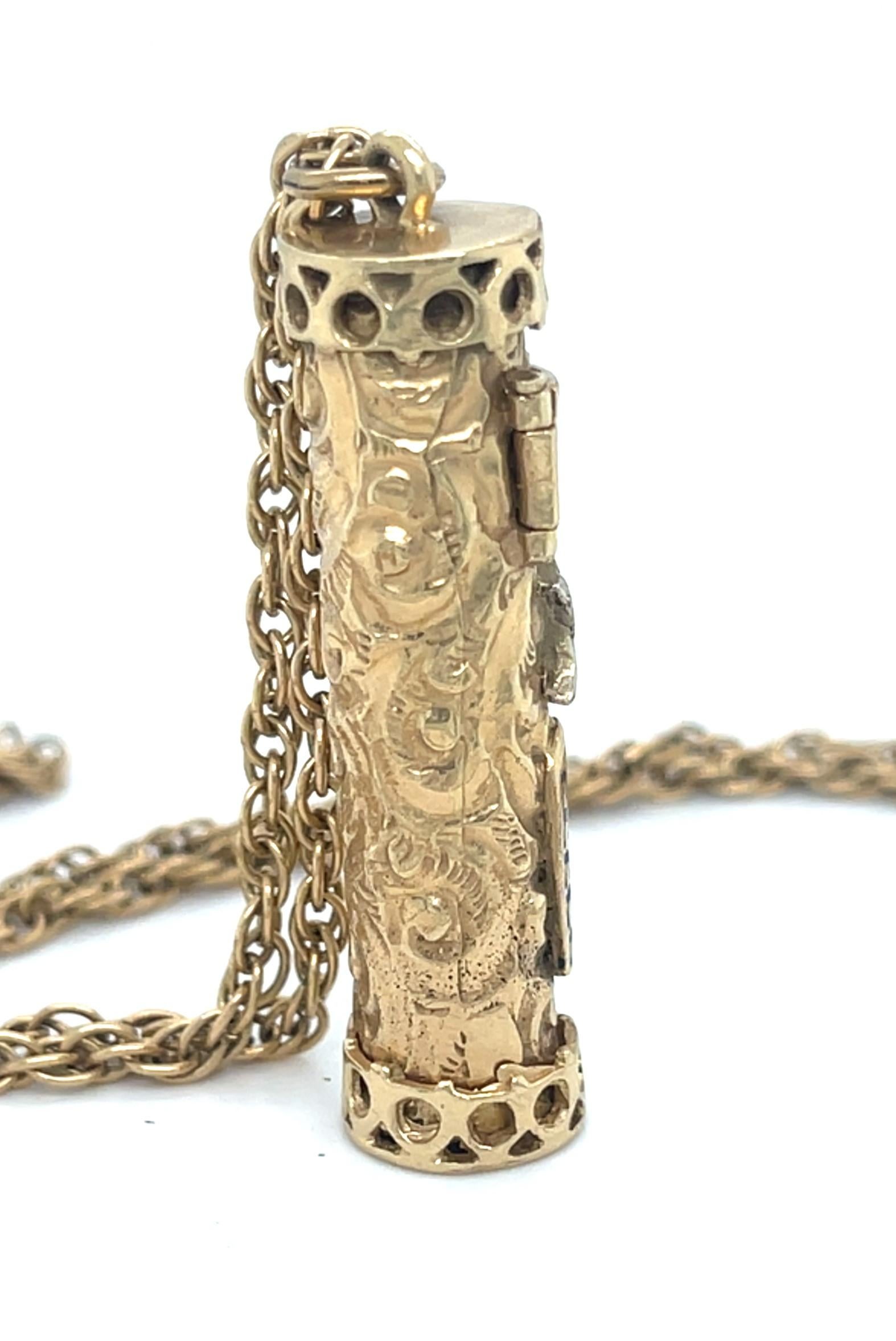 Colgante Mezuzah de oro amarillo de 14k esmaltado con cadena de oro amarillo de 14k de 30 pulgadas en venta 1