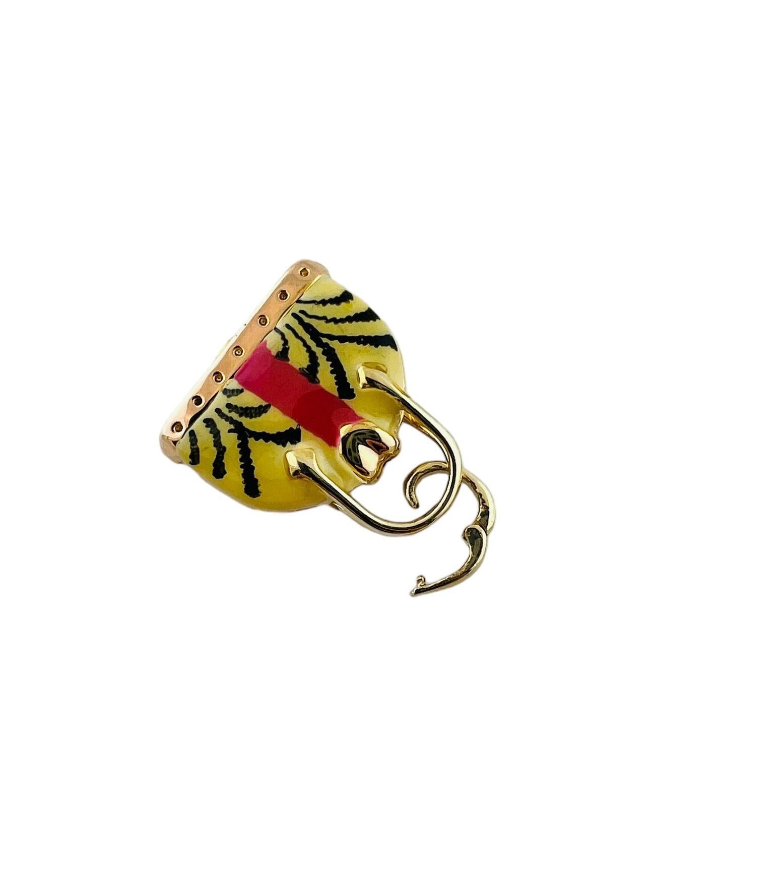 14K Yellow Gold Enamel Purse Charm 

This purse charm is set in 14K yellow gold and comes on an enhancer ring that opens for ease of putting on bracelet

Charm measures approx. 22.0 x 19.2 x 5.2 mm

2.8 grams / 1.8 dwt

Stamped 14K Italy

*Does not