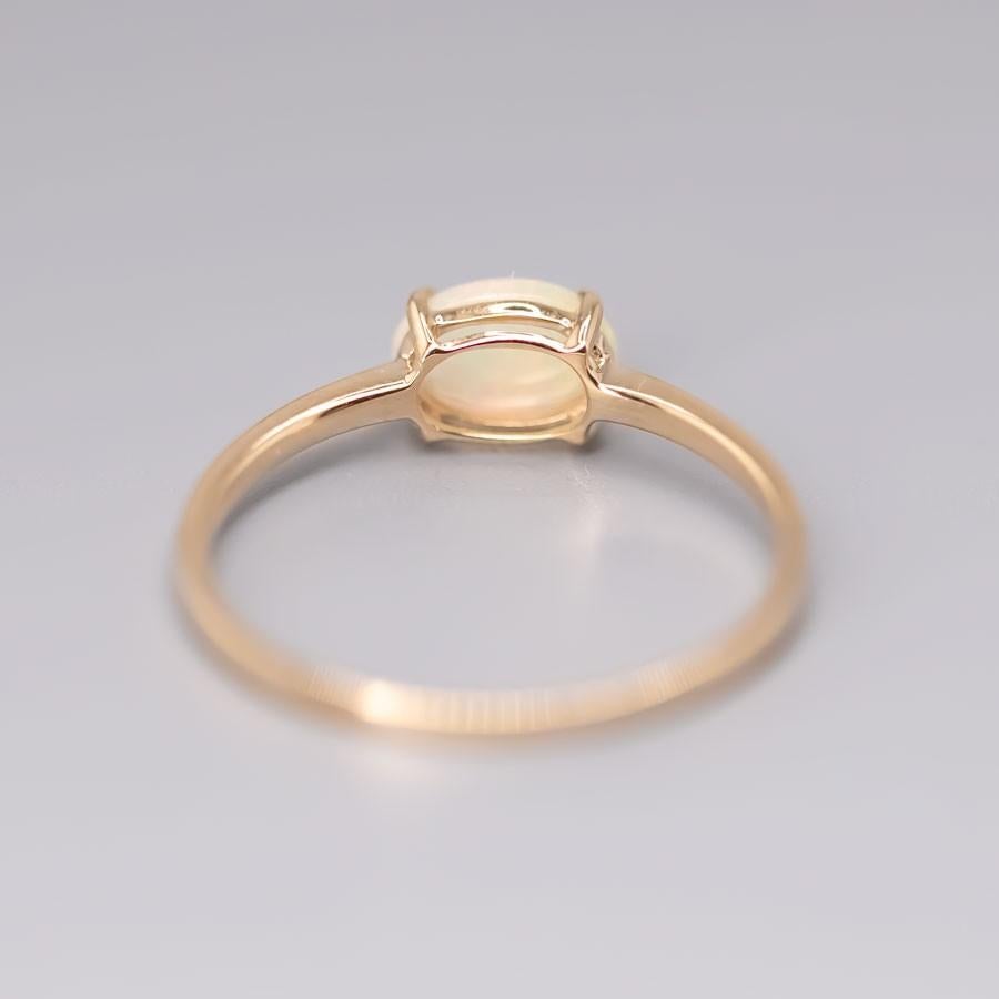 Bague de fiançailles en or jaune 14 carats ornée d'une opale éthiopienne ovale. Neuf - En vente à Suwanee, GA