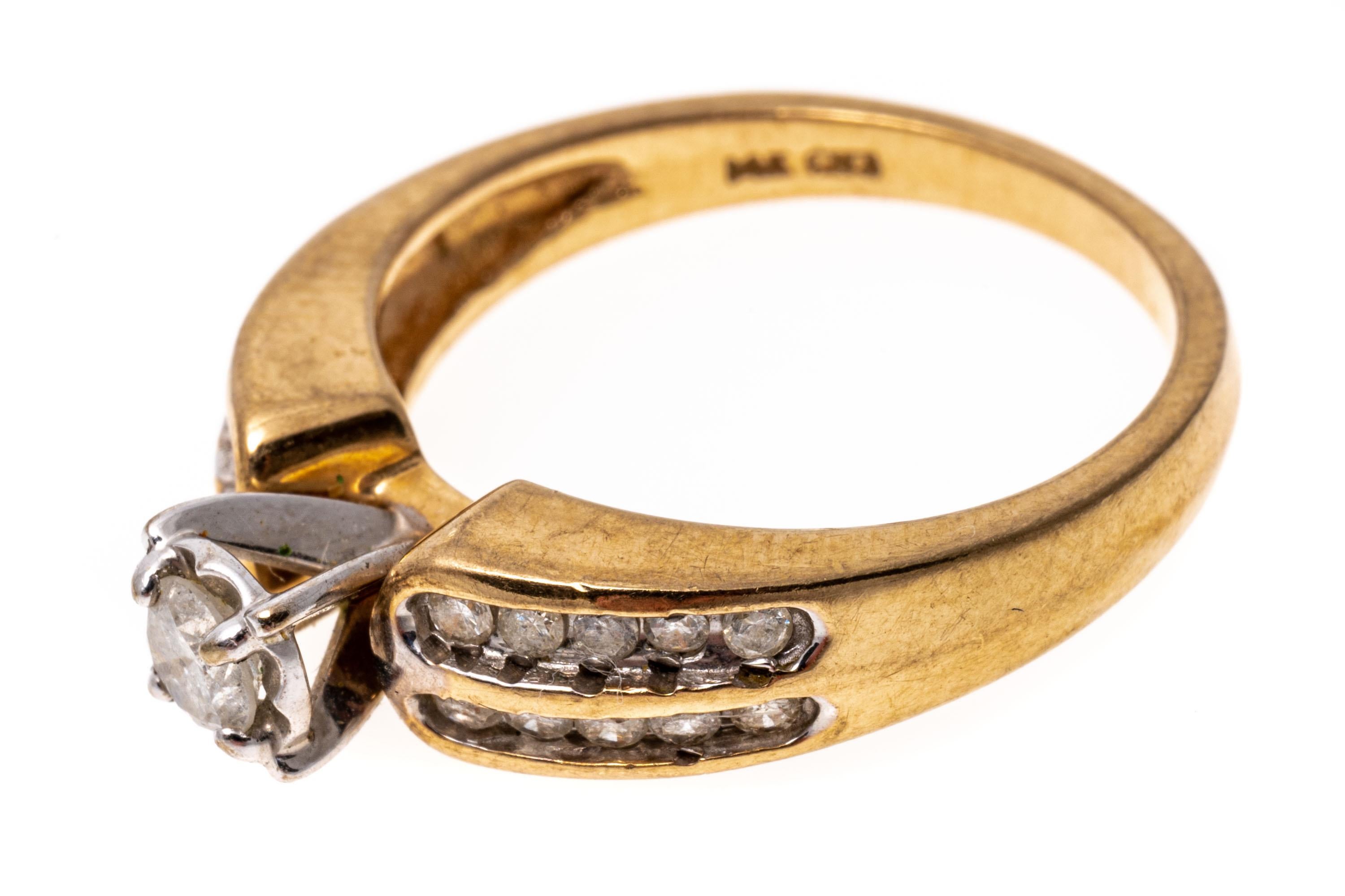 14 Karat Gelbgold Verlobungsring mit Diamanten an den Seiten Damen im Angebot