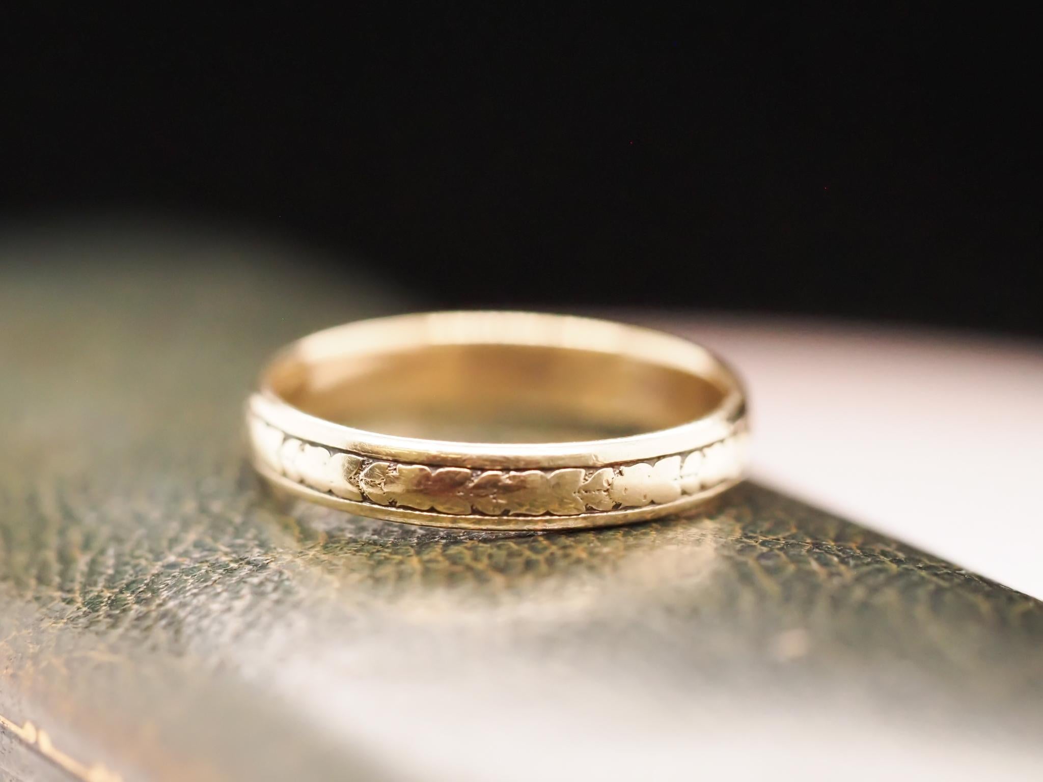 Art Deco 14K Yellow Gold Engraved 1932 Wedding Band For Sale