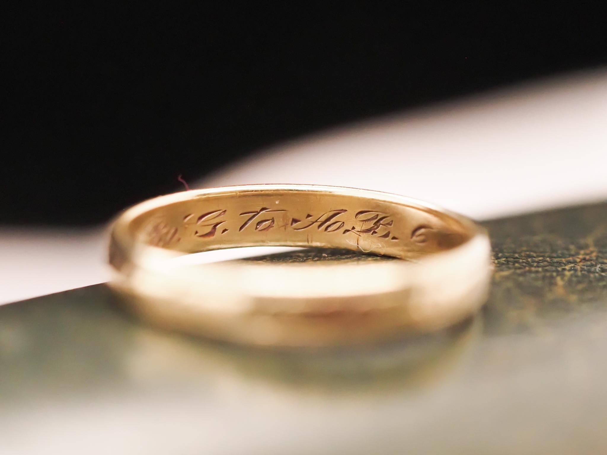 14K Yellow Gold Engraved 1932 Wedding Band In Good Condition For Sale In Atlanta, GA