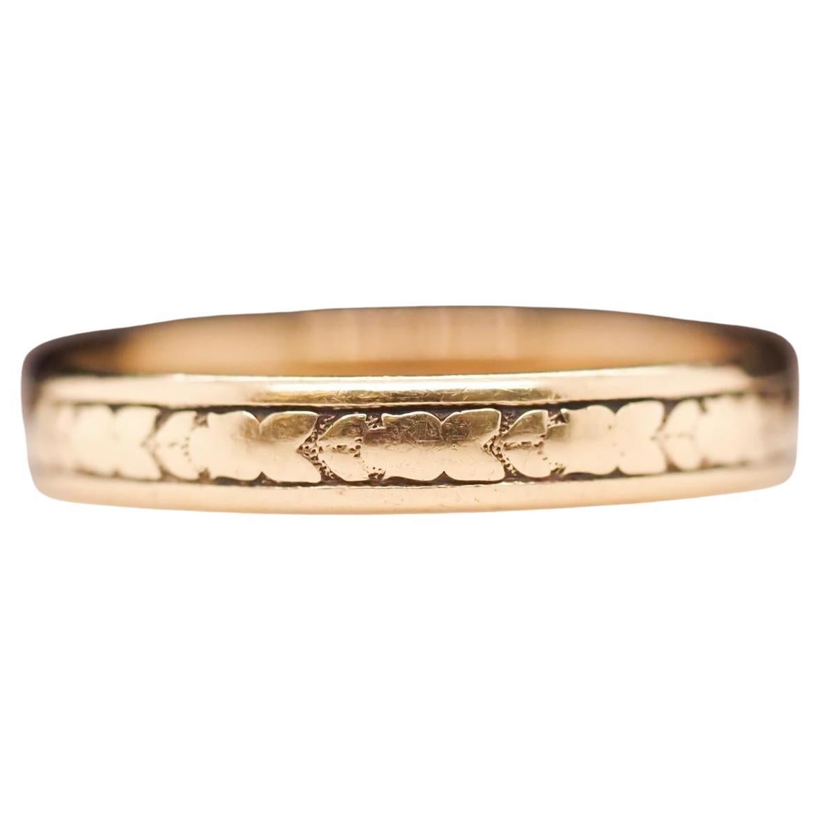 14K Yellow Gold Engraved 1932 Wedding Band For Sale