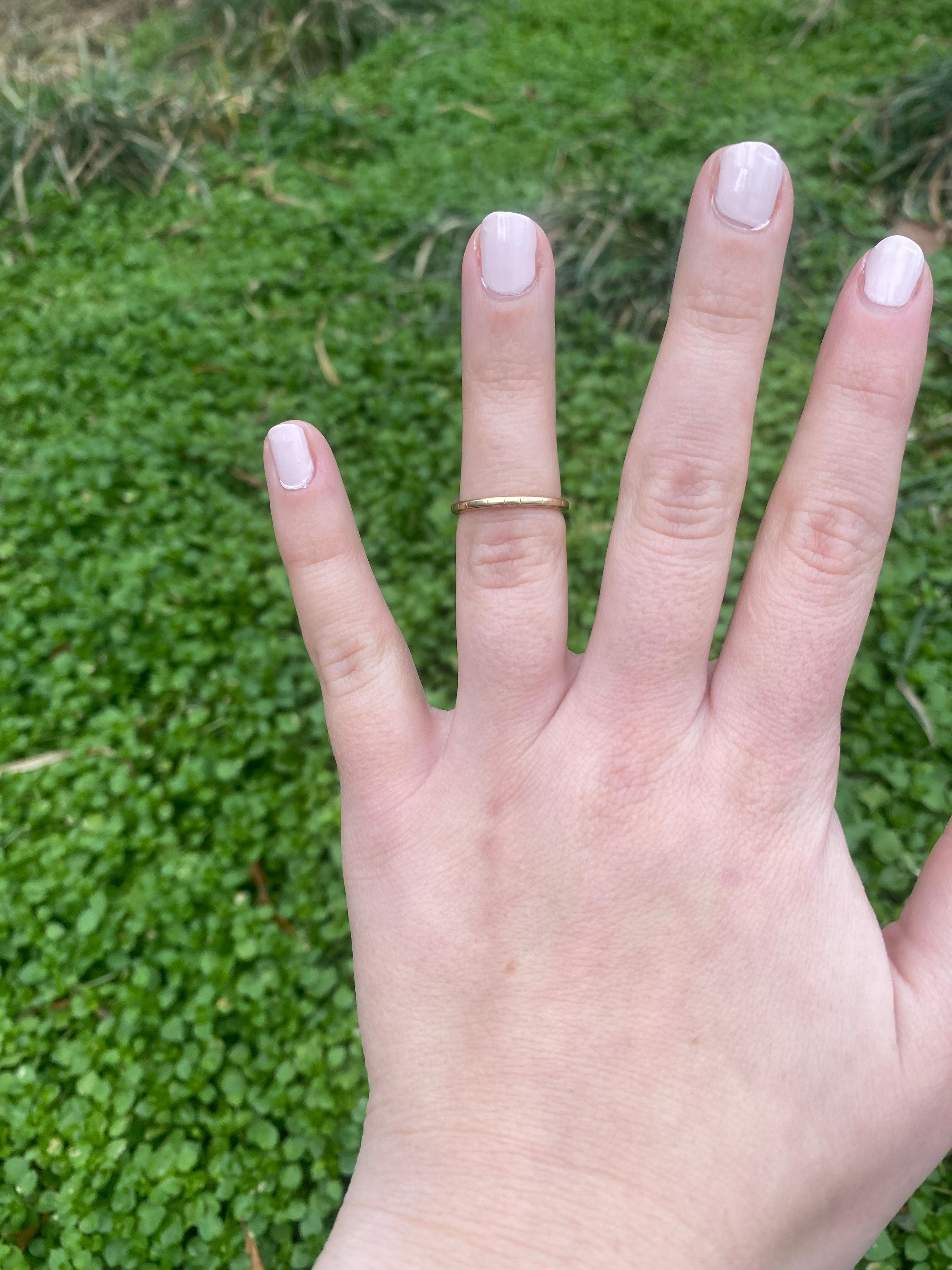 Anello in oro giallo 14K con incisione, misura 4,75, impilabile, fede nuziale 1