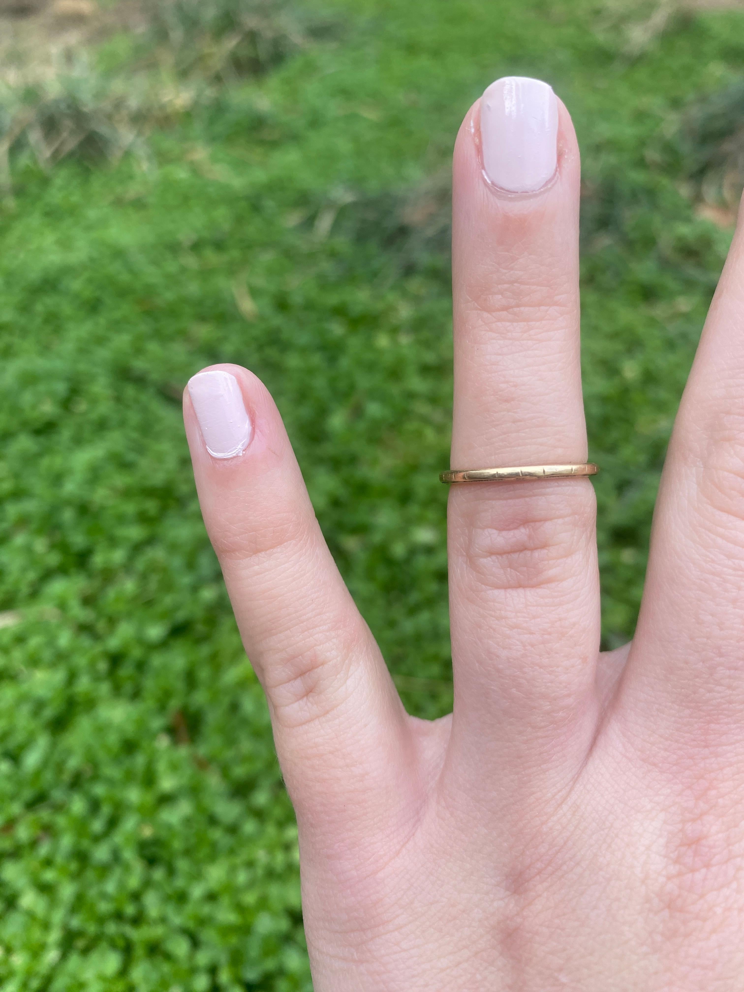 Anello in oro giallo 14K con incisione, misura 4,75, impilabile, fede nuziale 2