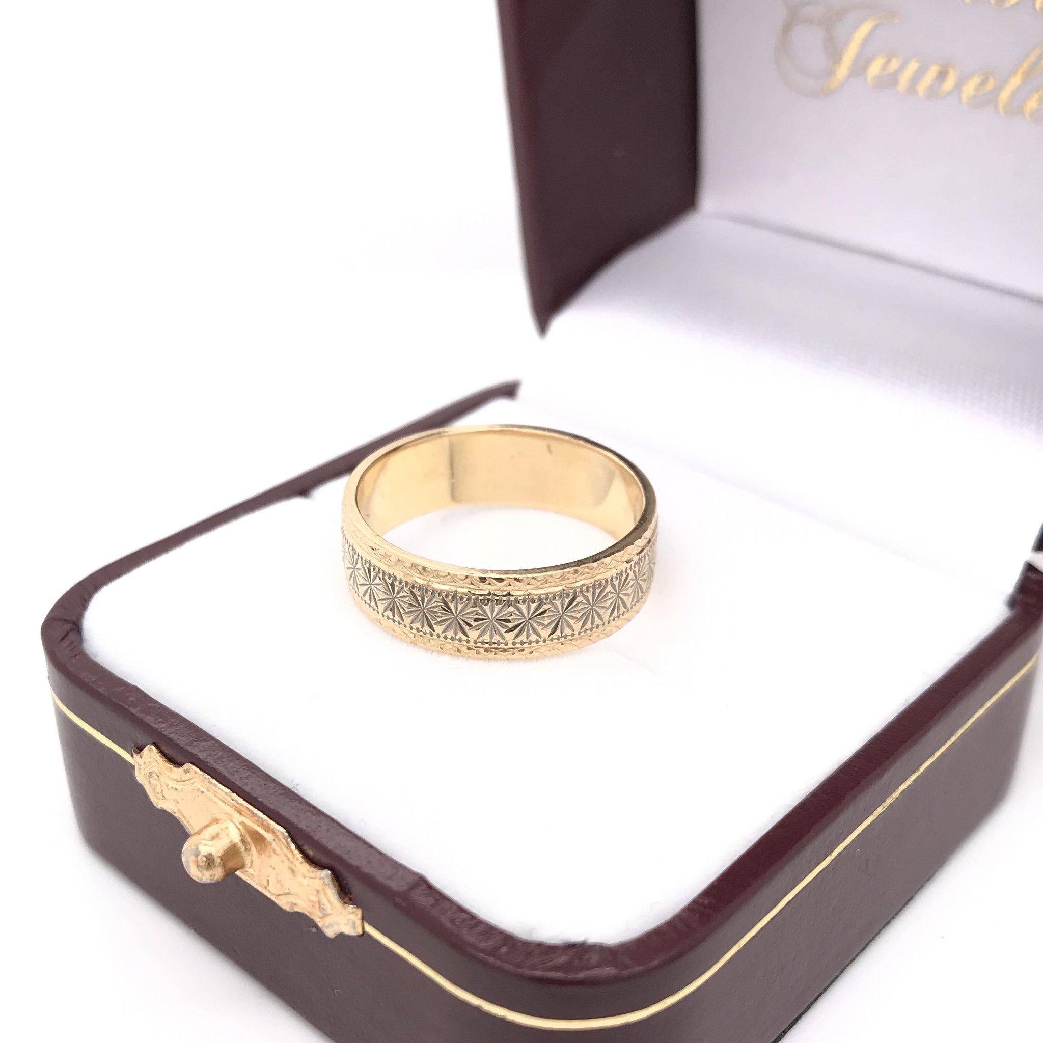 14K Yellow Gold Engraved Vintage Band In Good Condition In Montgomery, AL
