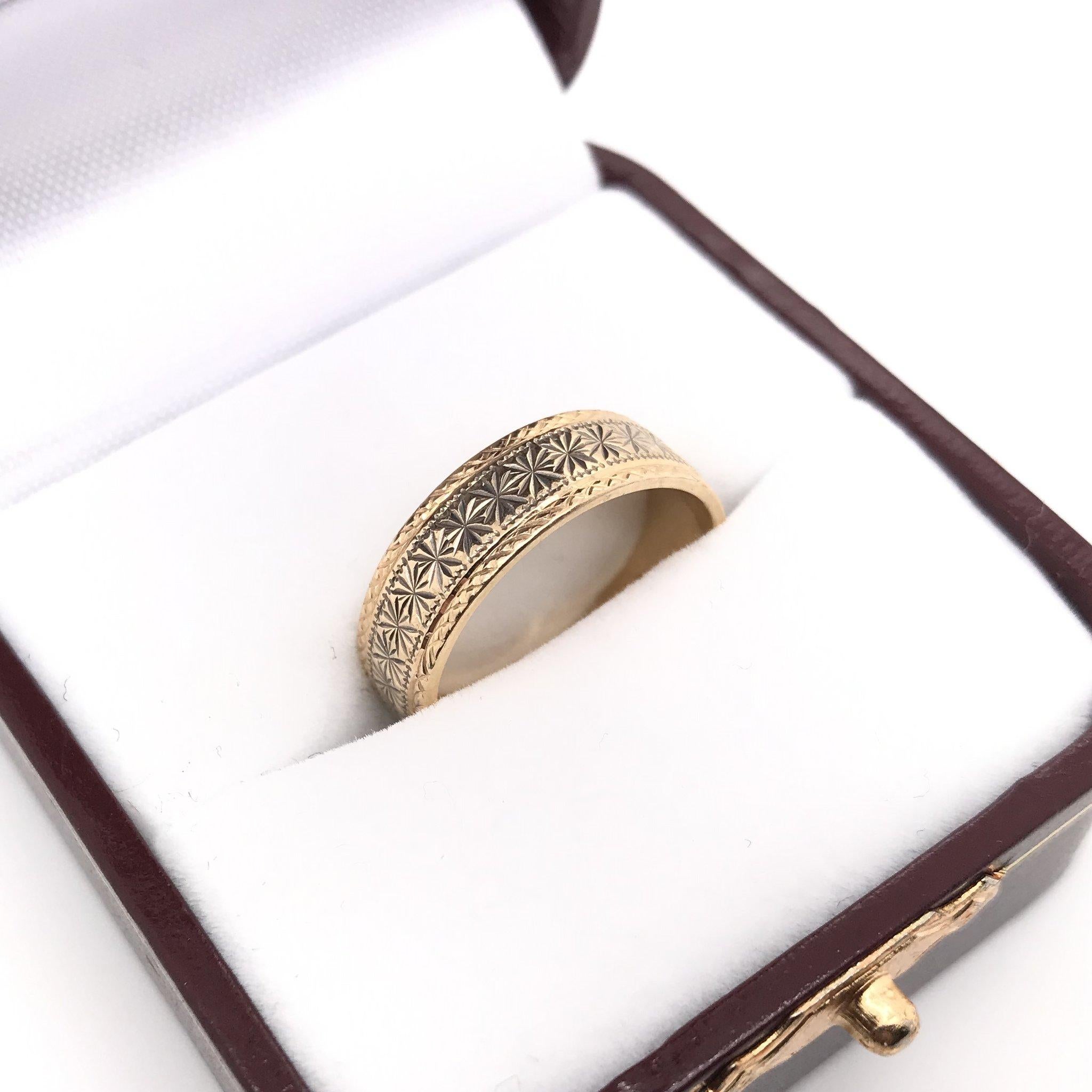 14K Yellow Gold Engraved Vintage Band 1