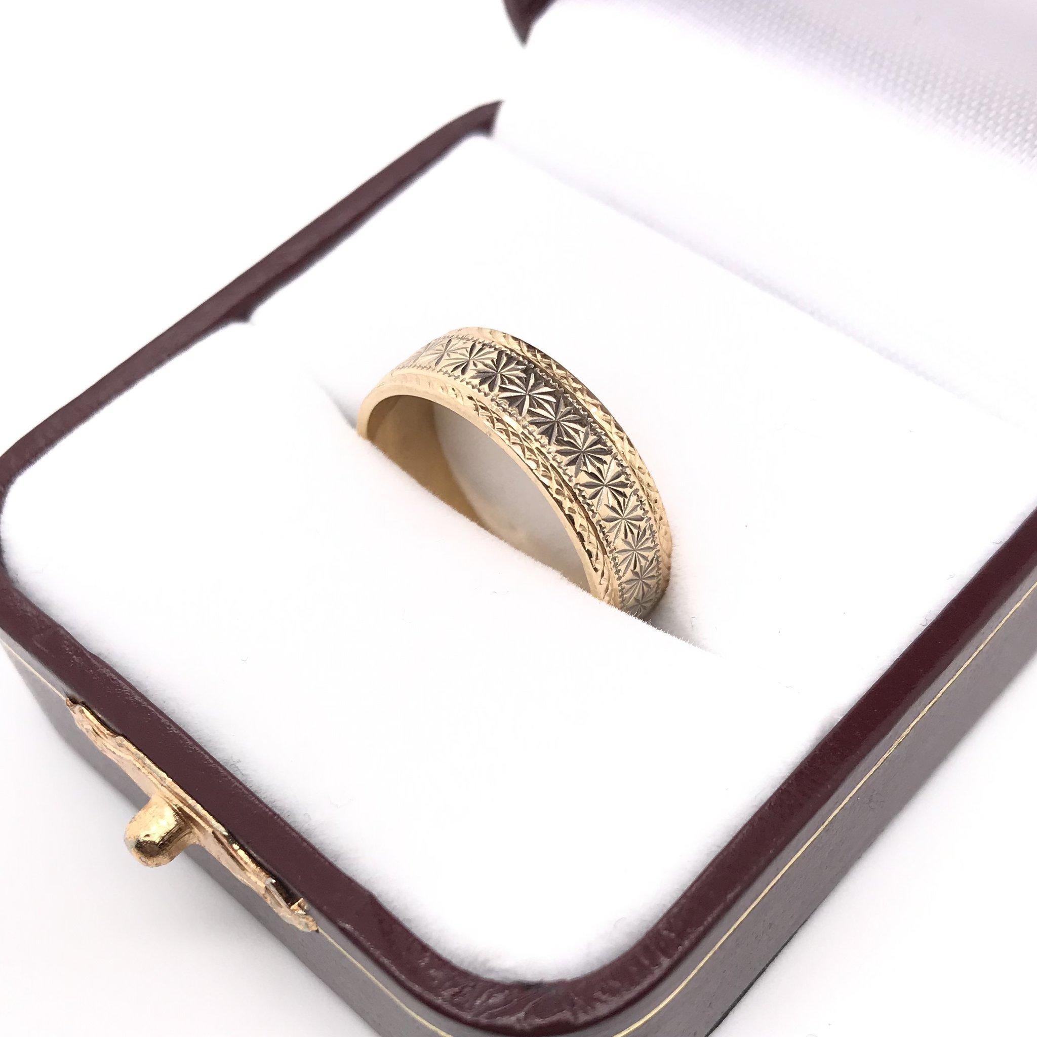 14K Yellow Gold Engraved Vintage Band 2