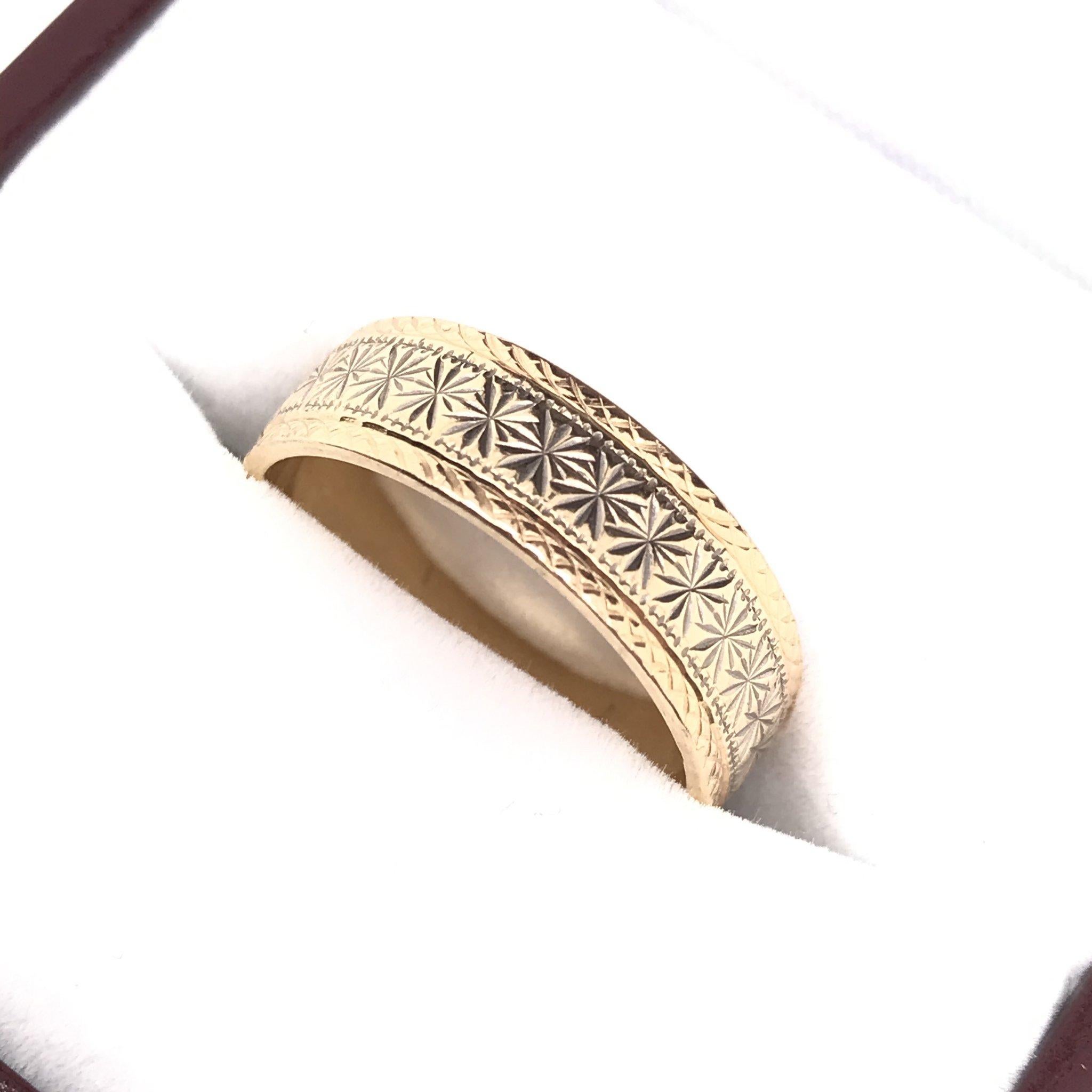 14K Yellow Gold Engraved Vintage Band 4