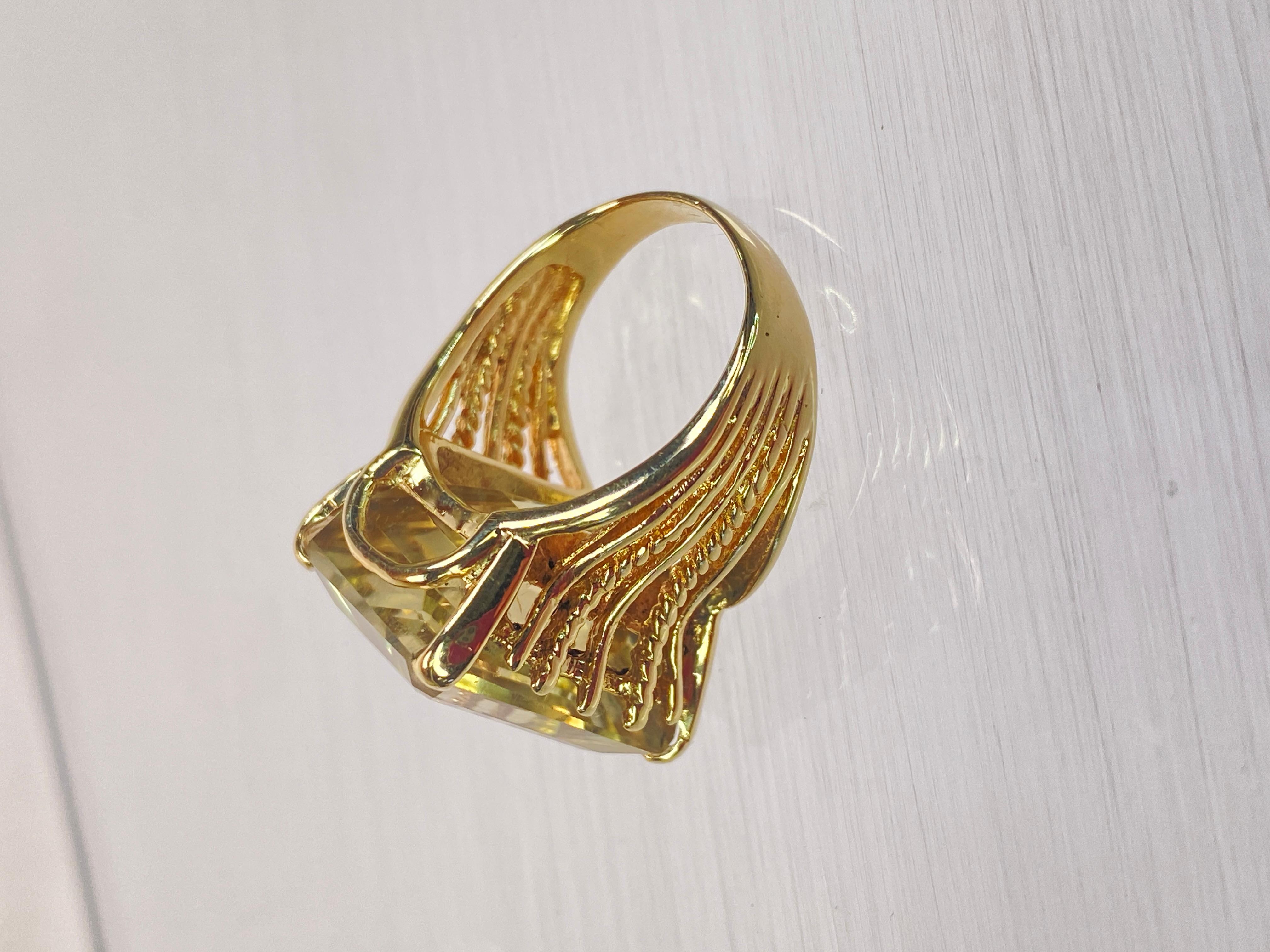 Bague en or jaune 14K à plusieurs anneaux, énorme citrine fumée taille émeraude de 16 carats Unisexe en vente