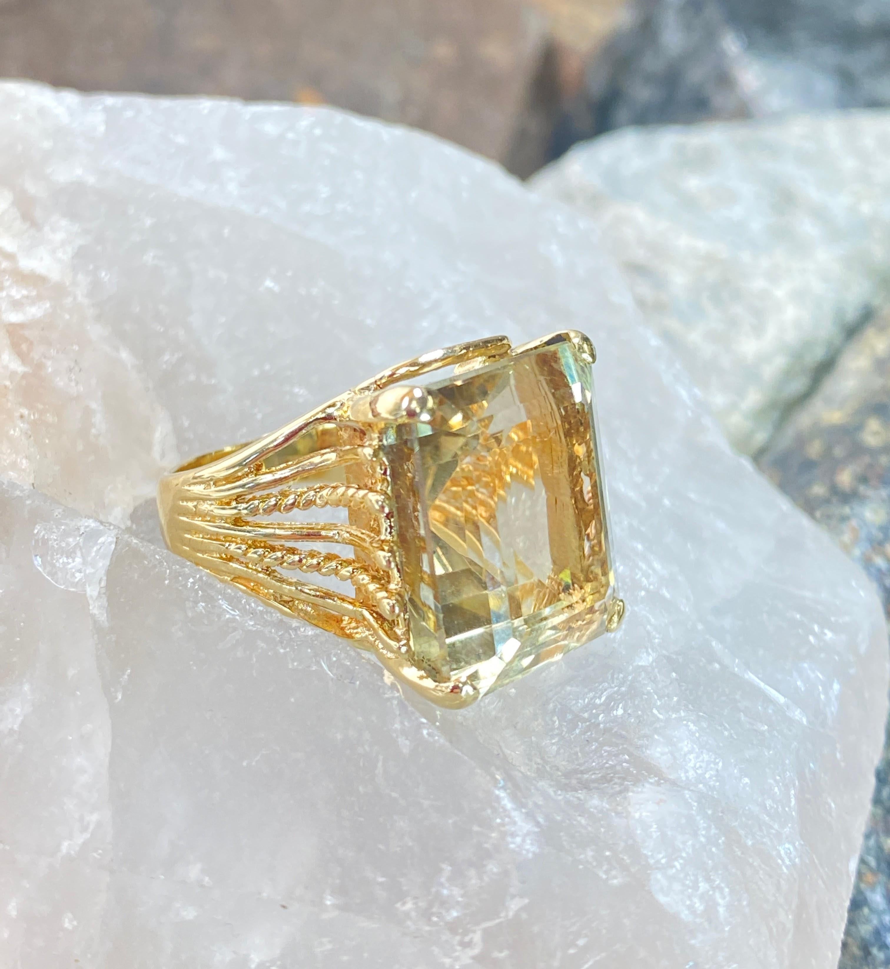 Bague en or jaune 14K à plusieurs anneaux, énorme citrine fumée taille émeraude de 16 carats en vente 2