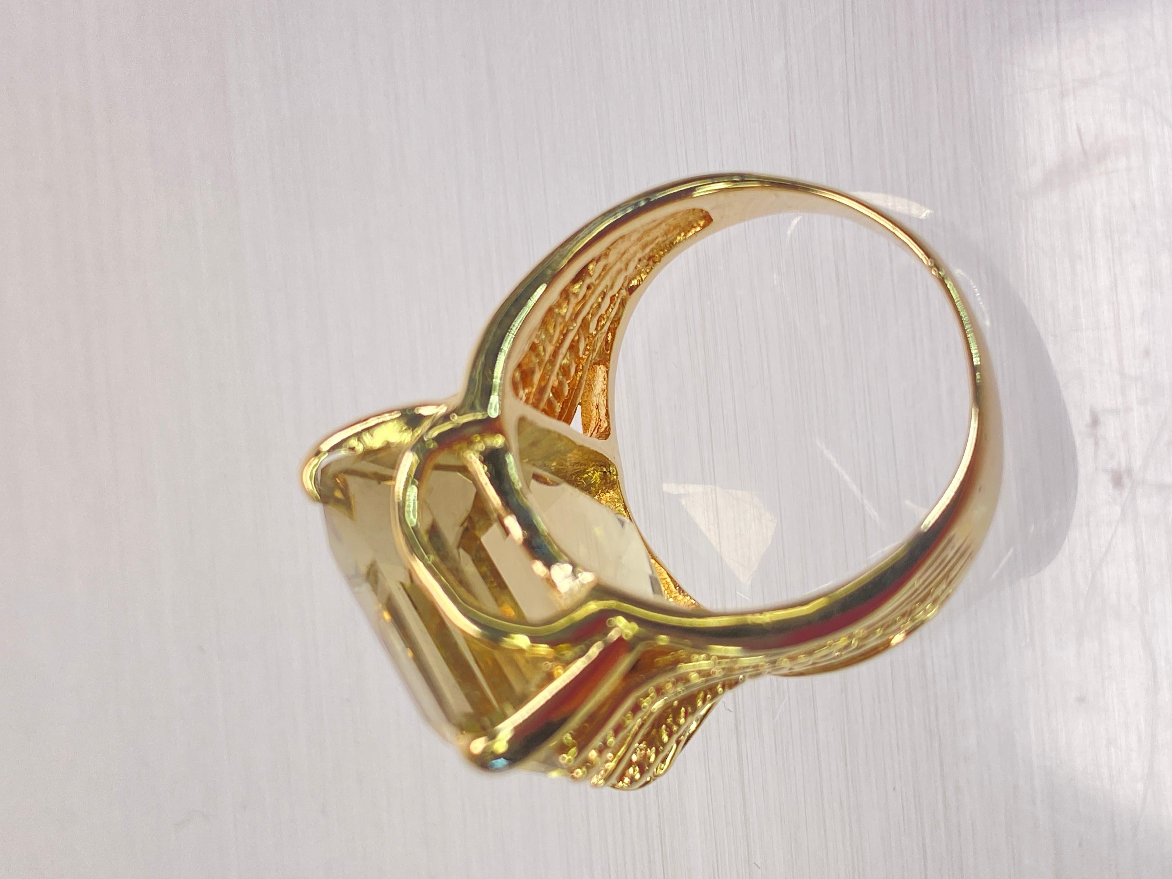 Bague en or jaune 14K à plusieurs anneaux, énorme citrine fumée taille émeraude de 16 carats en vente 3