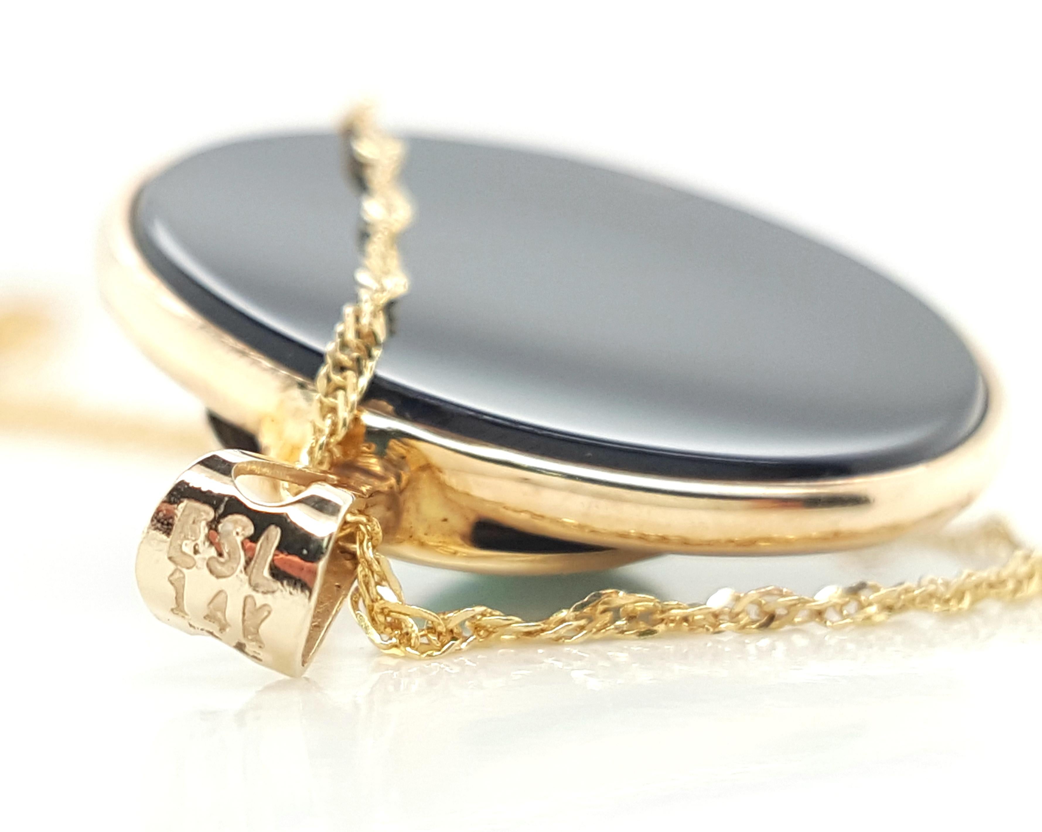 Modern 14 Karat Yellow Gold Estate Onyx Disk Topped with Howlite Pendant and Chain For Sale