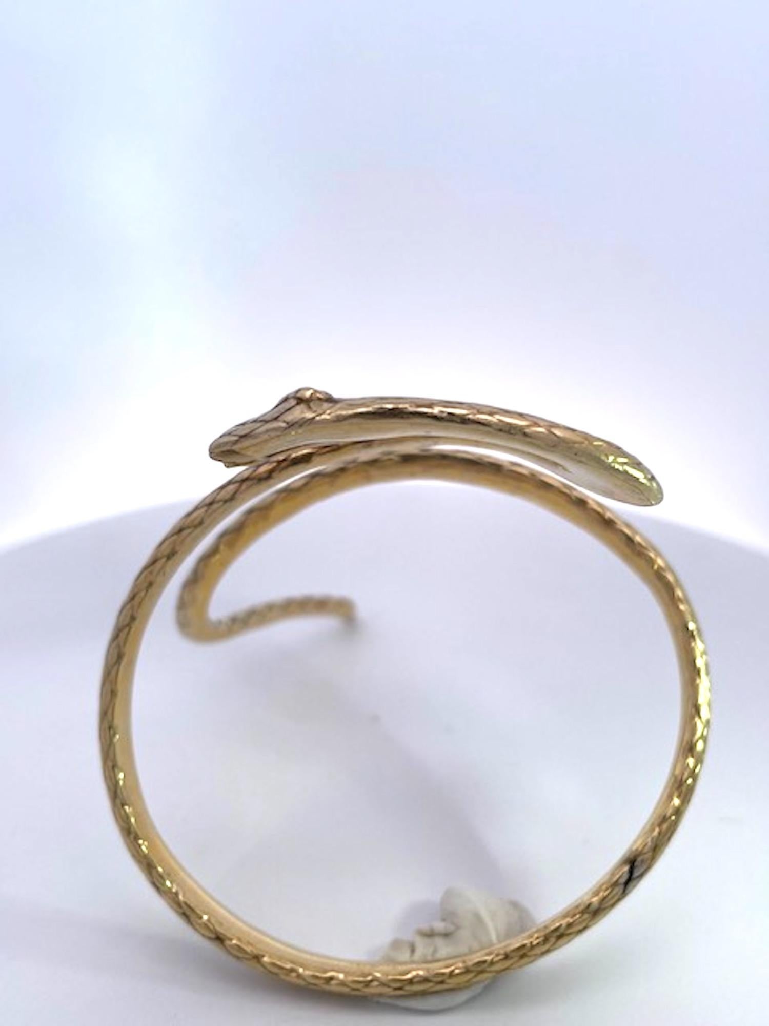 Bracelet en or jaune 14k serpent gravé Attrib. Stephen Webster en vente 6
