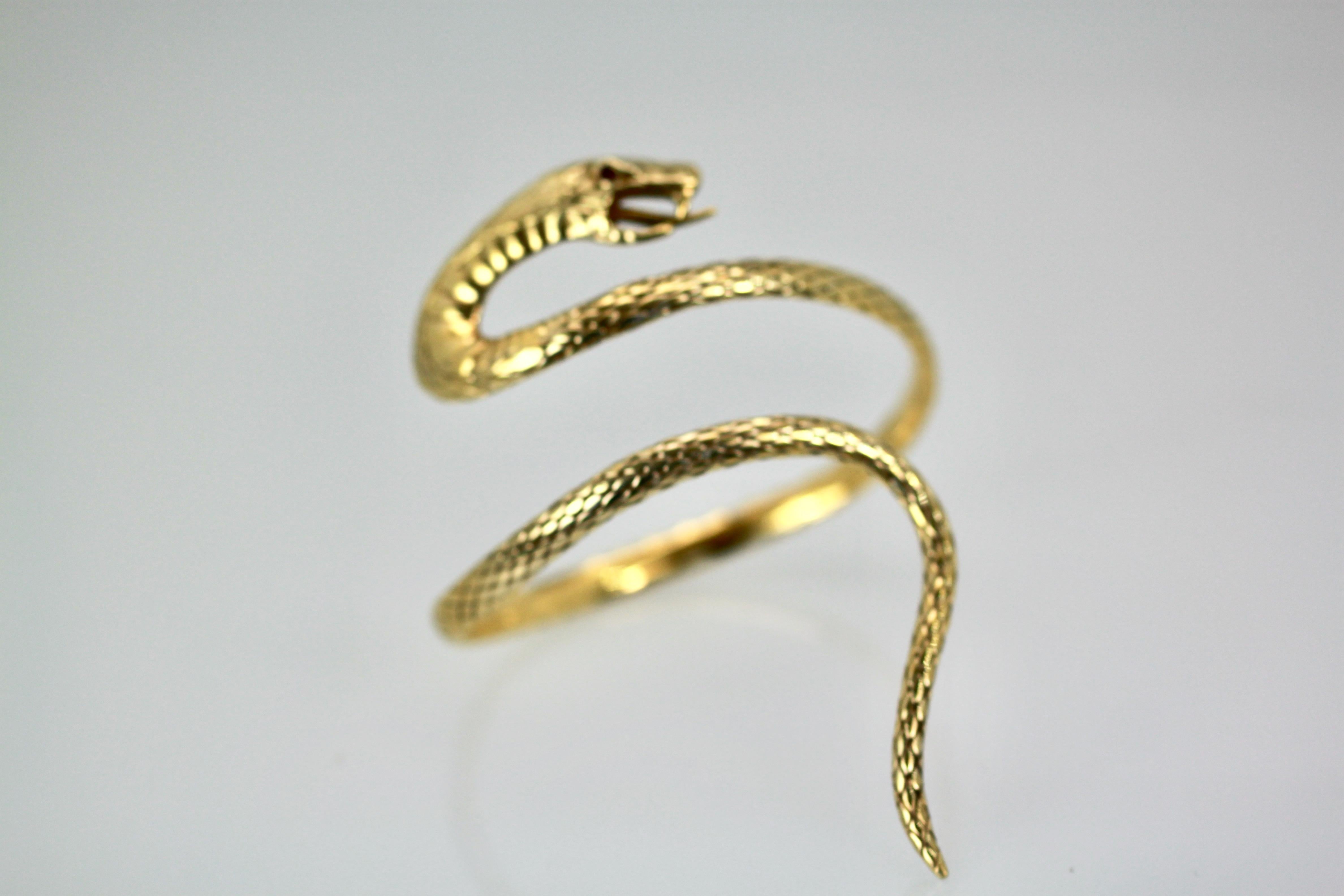 Round Cut 14k Yellow Gold Etched Snake Bracelet Attrib. Stephen Webster For Sale