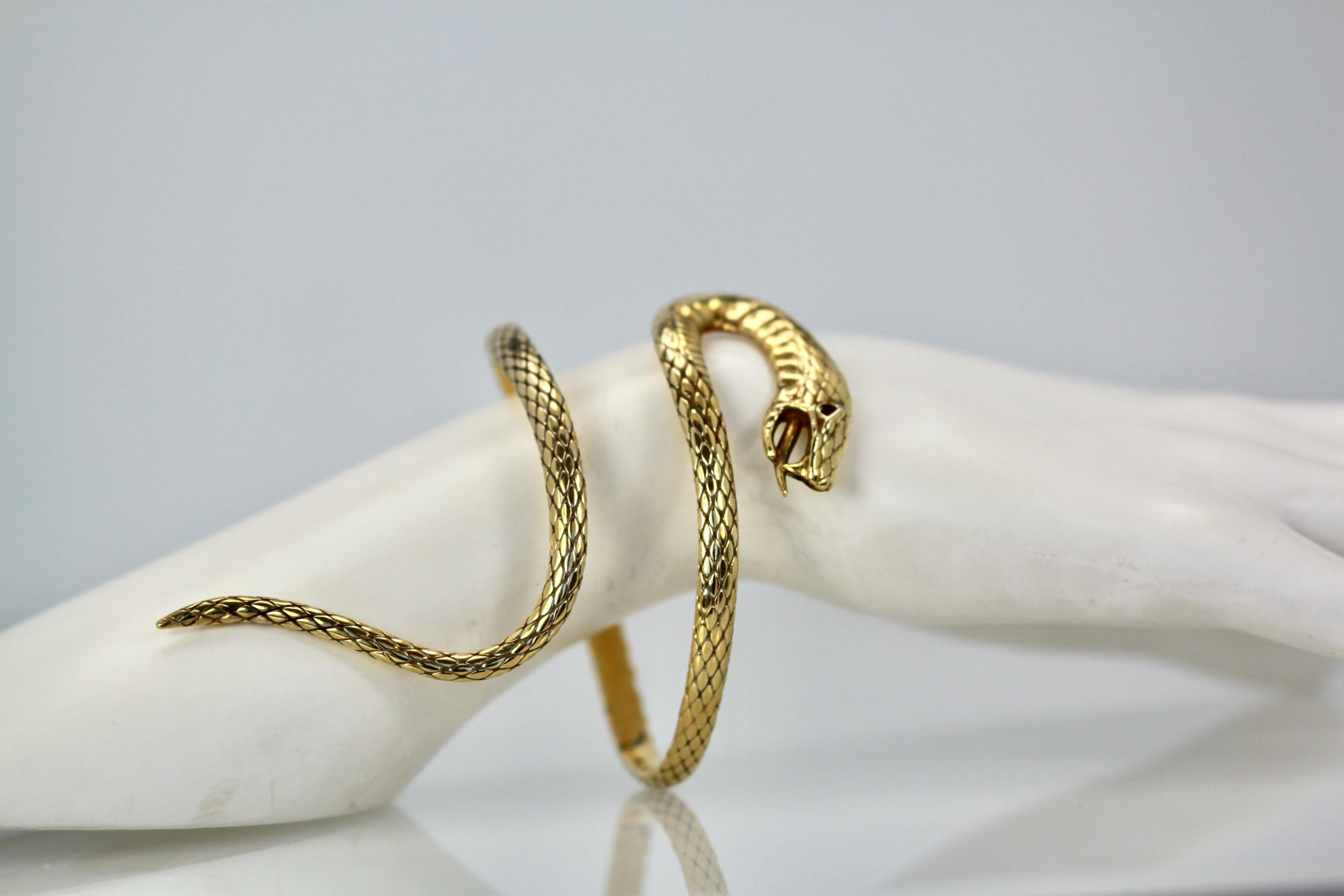 14k Yellow Gold Etched Snake Bracelet Attrib. Stephen Webster In Excellent Condition For Sale In North Hollywood, CA