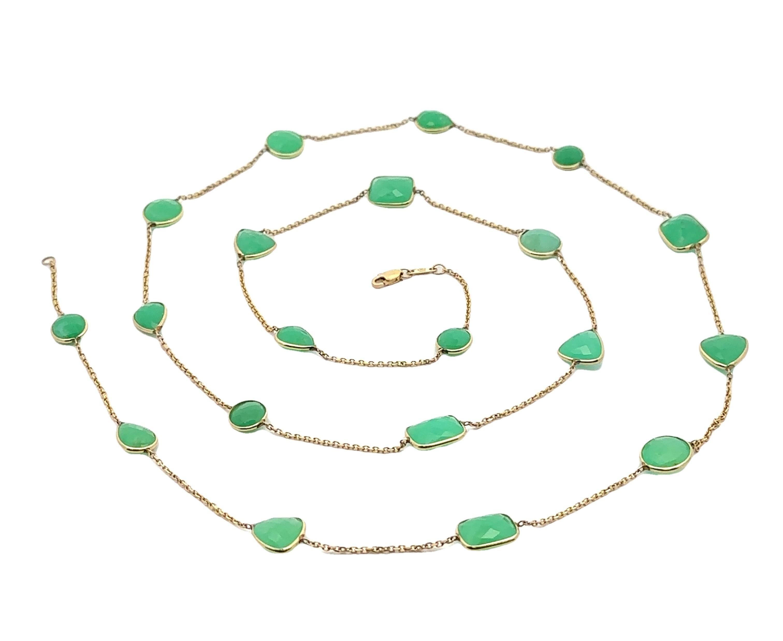 Collar largo de cadena envolvente con piedra verde natural facetada multiforma de oro amarillo de 14k en venta 3