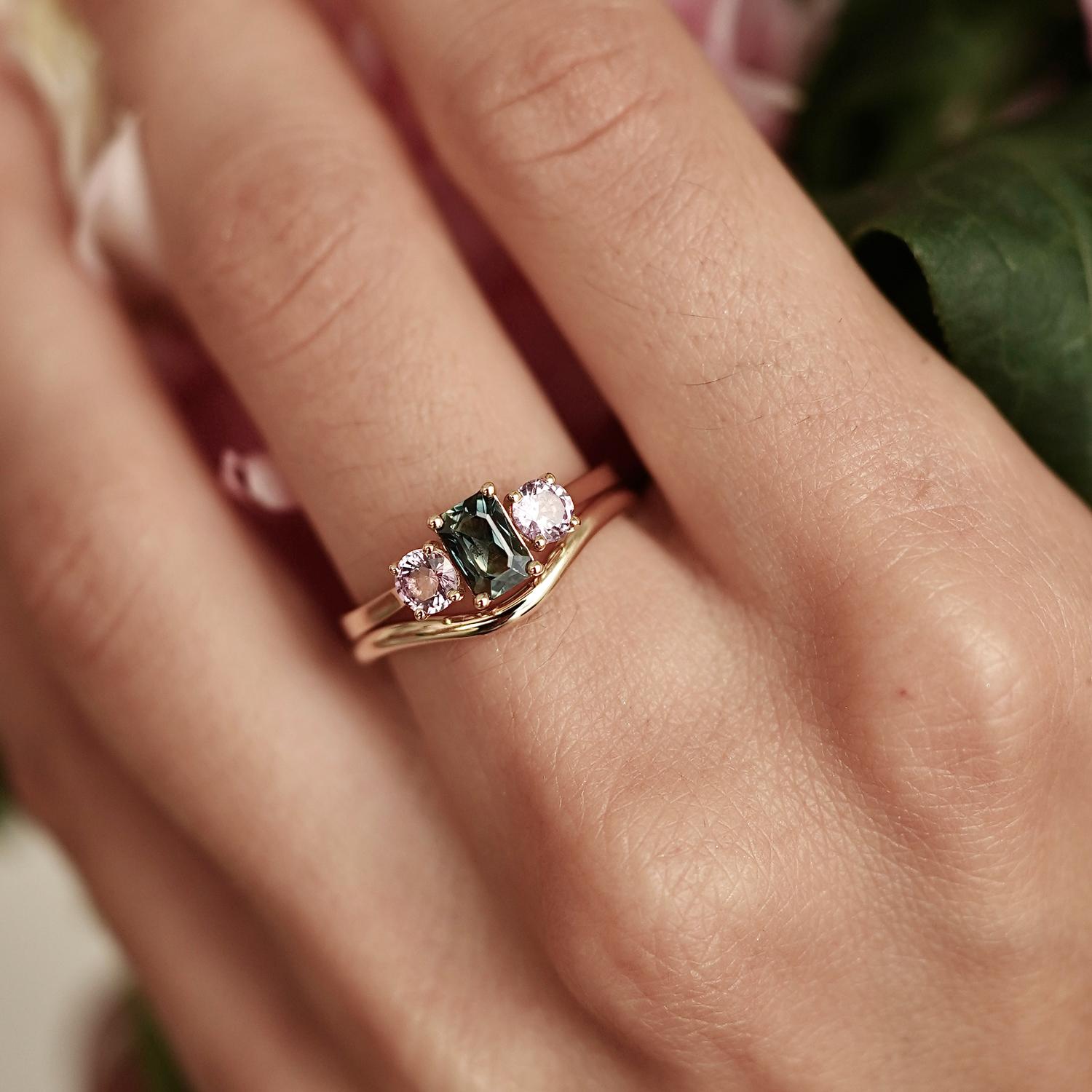 For Sale:  14k Yellow Gold Fantasy Peacock Three Stone Engagement Ring, Parti Sapphire 4