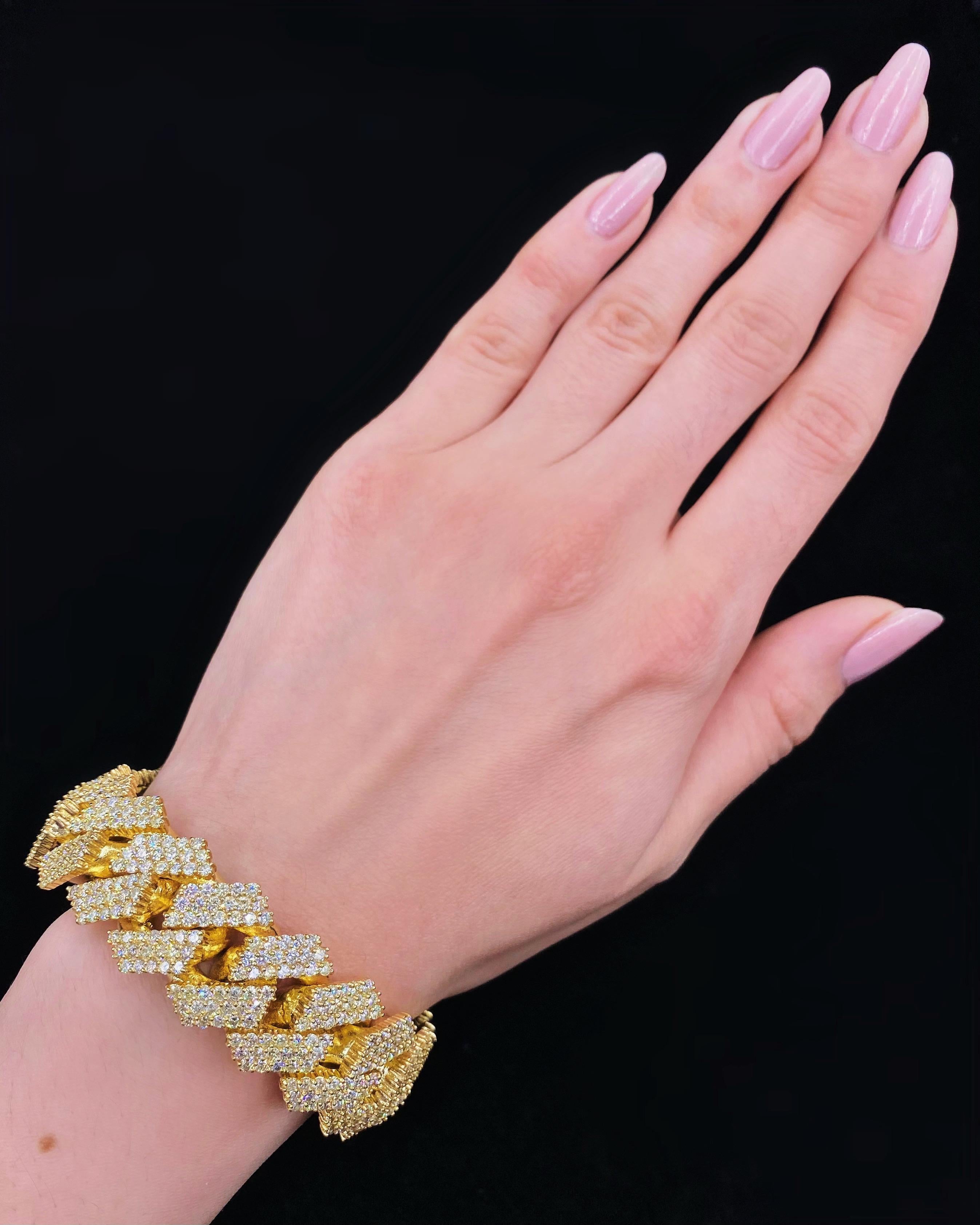 14k Yellow Gold Fashion Cuban Link Diamond Bracelet with 27.10ct TDW In Excellent Condition For Sale In New York, NY