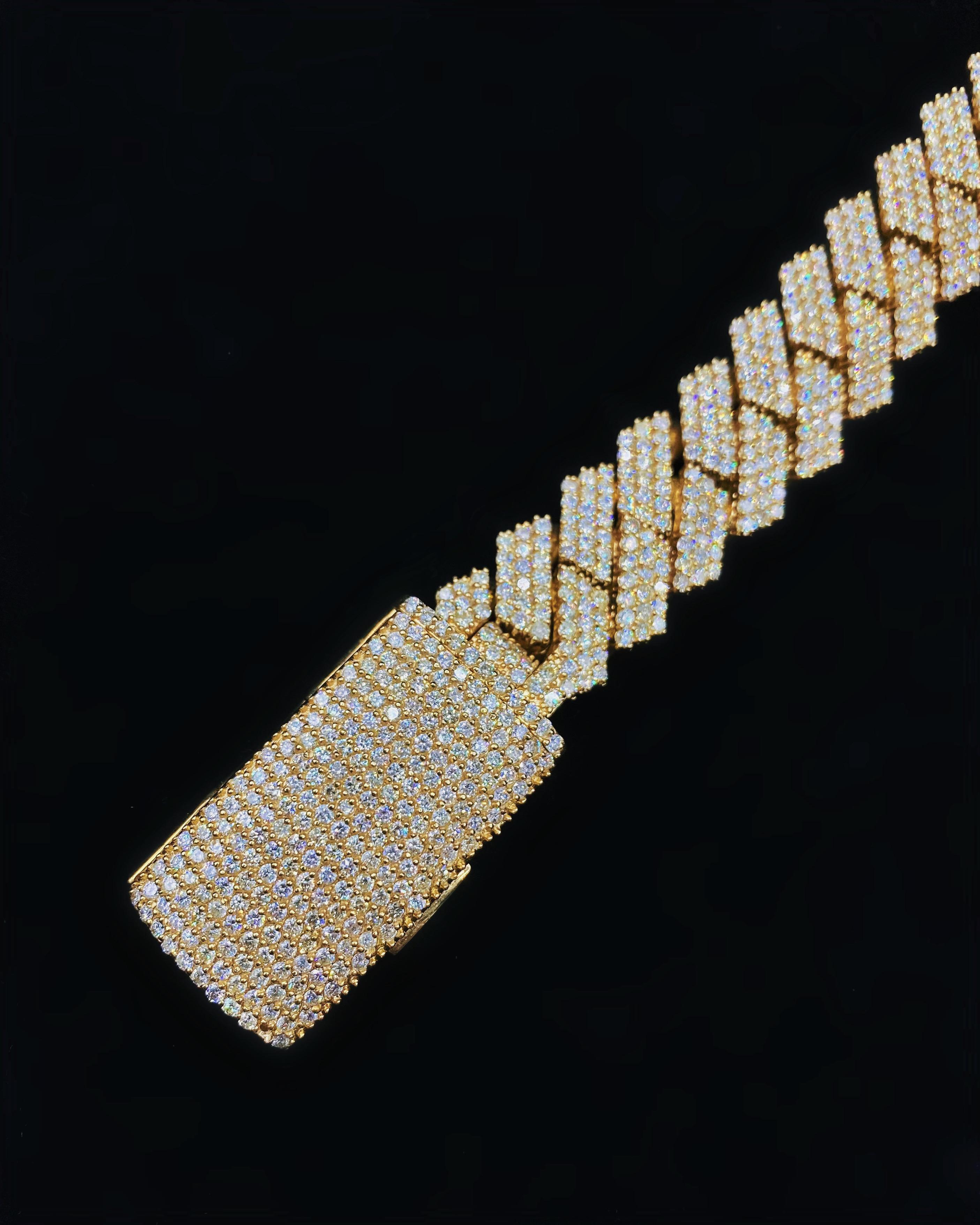 Women's or Men's 14k Yellow Gold Fashion Cuban Link Diamond Bracelet with 27.10ct TDW For Sale