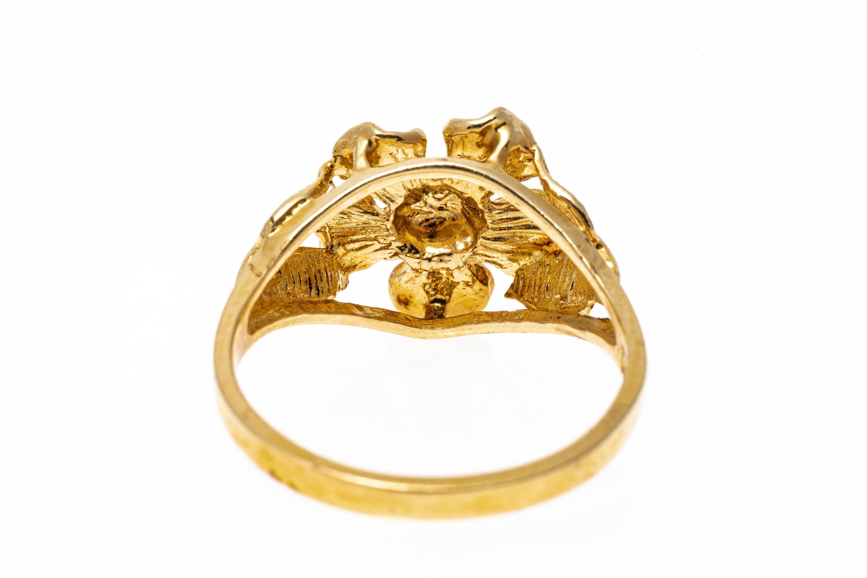 14k Yellow Gold Figural Five Petal Flower Motif and Foliate Ring In Good Condition For Sale In Southport, CT