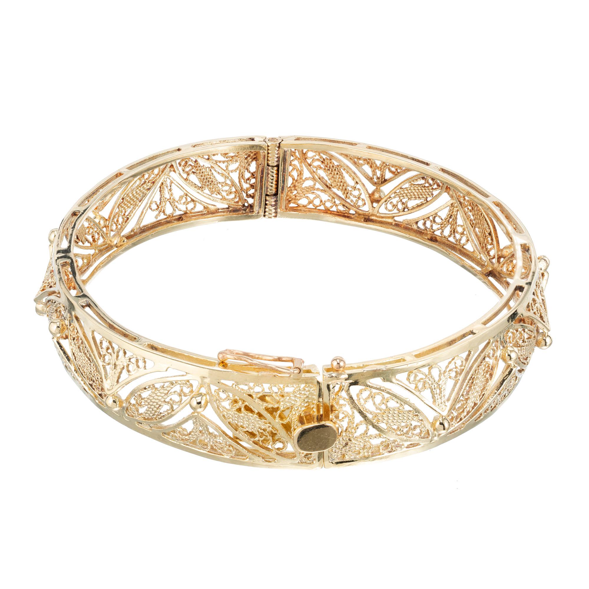 Filigree bangle bracelet 11.3mm wide in 14k yellow gold. Fits a 7.5 wrist

14k yellow gold
Tested: 14k
20.8 grams
Width: 11.3mm
Thickness/depth: 4.6mm
Inside dimensions: 2.5 Inch x 2.25 Inch
Shape: oval

