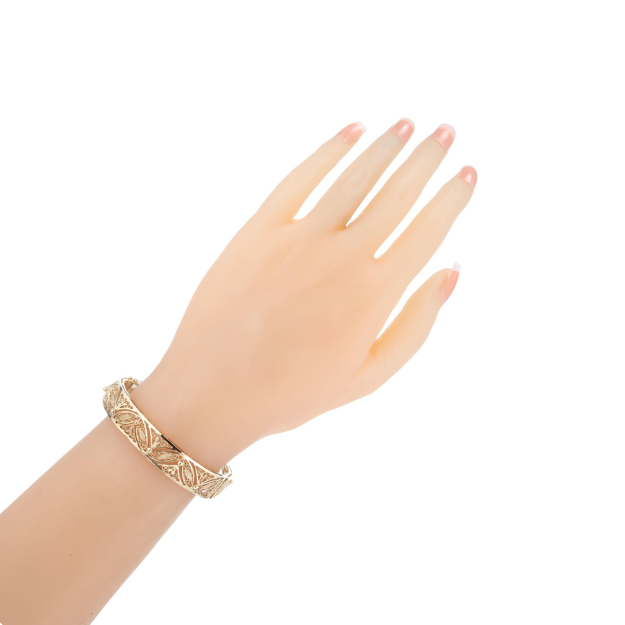 Bracelet jonc filigrane en or jaune 14 carats Pour femmes en vente