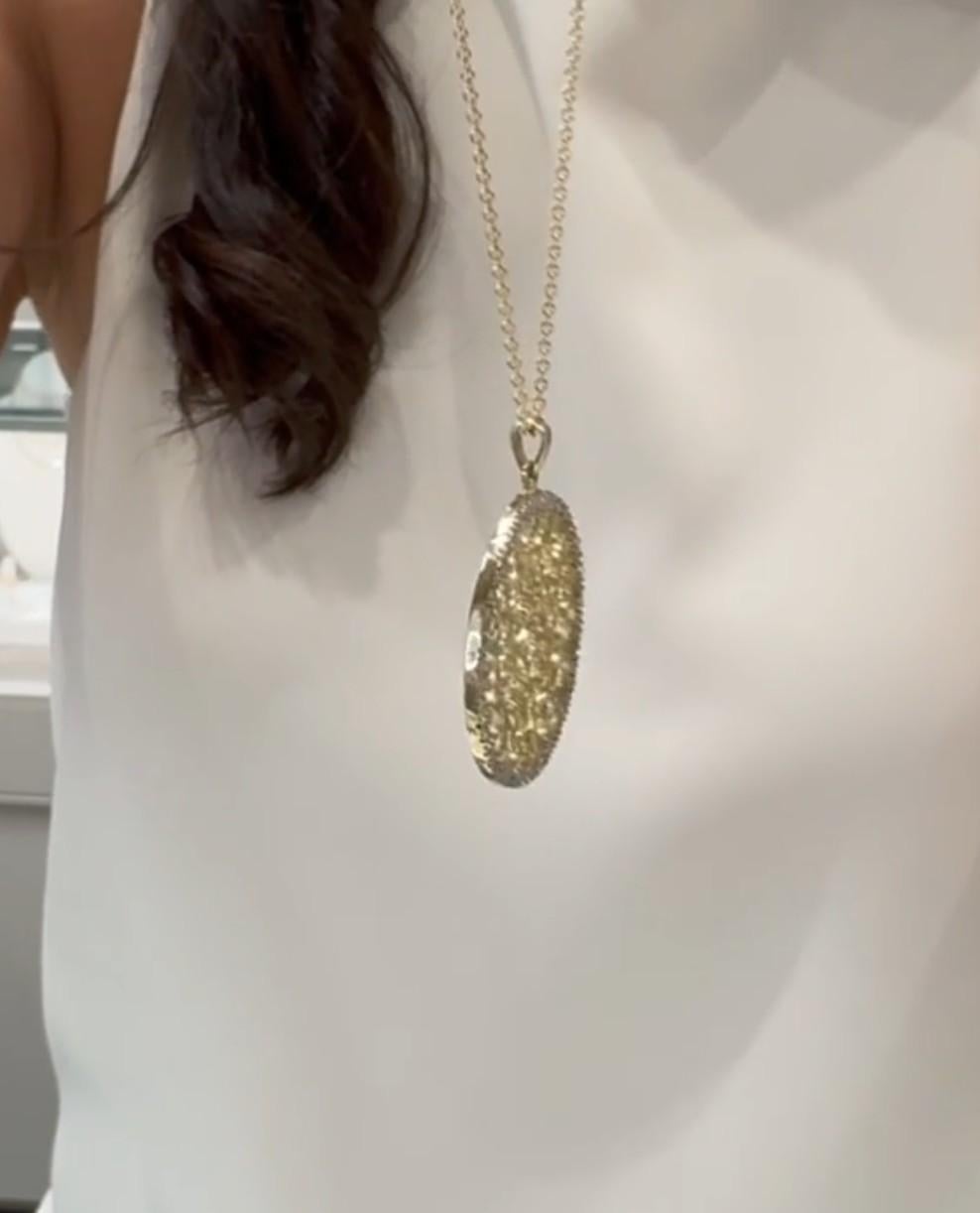 Collier pendentif médaillon circulaire filigrane en or jaune 14 carats avec diamants Pour femmes en vente
