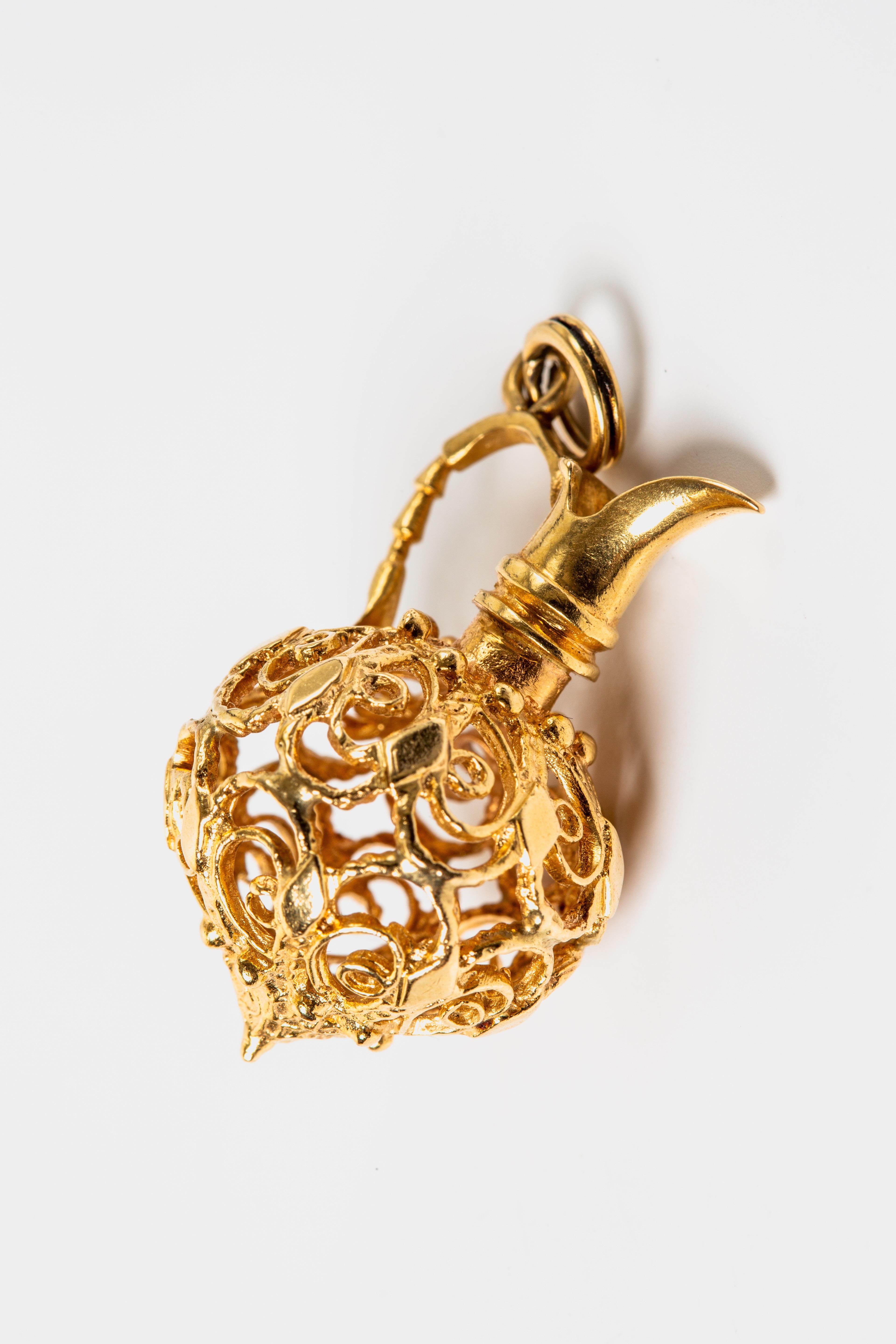 14k Yellow Gold Filigree Decorated Pitcher Charm/Pendant In Good Condition For Sale In Bernardsville, NJ