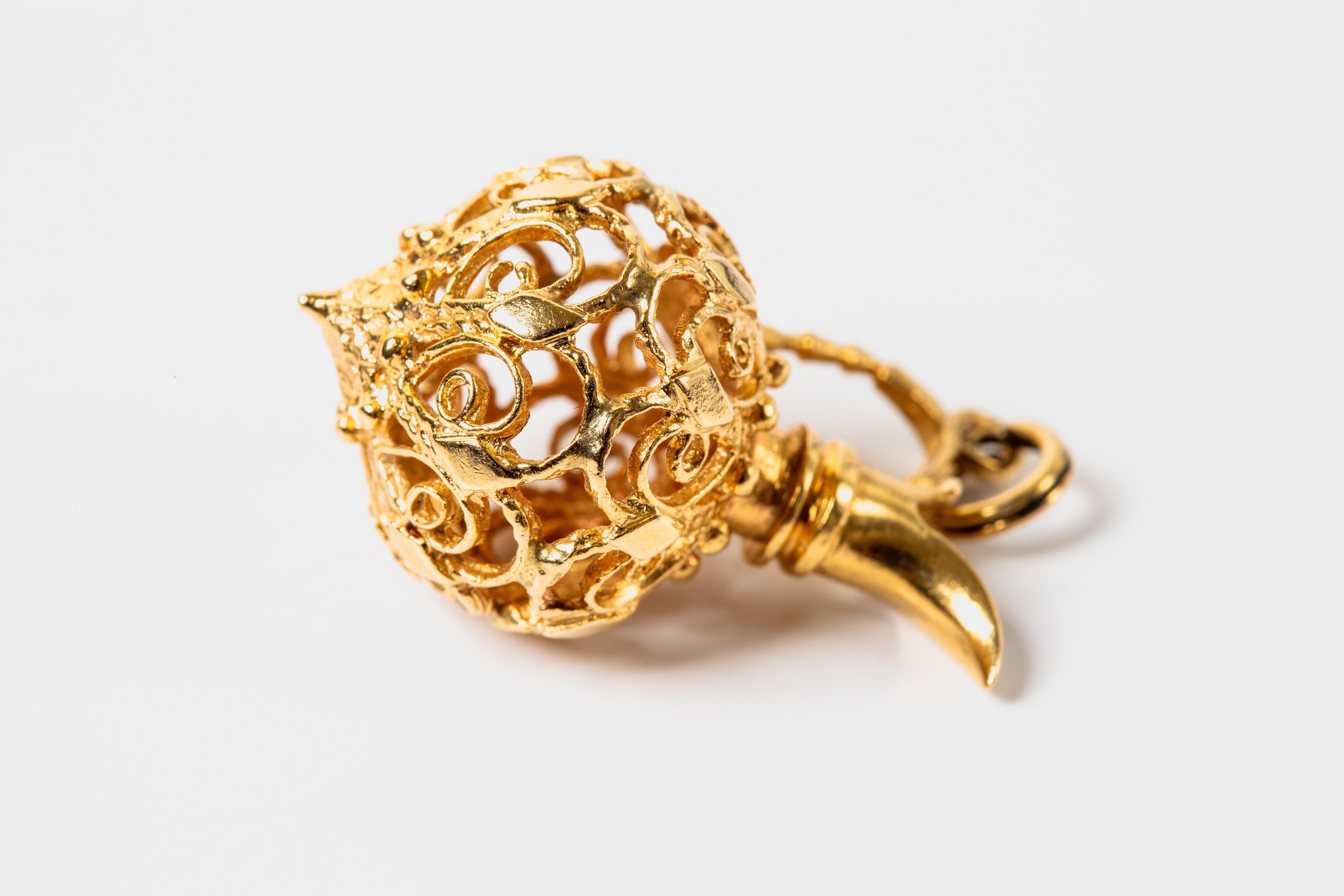 14k Yellow Gold Filigree Decorated Pitcher Charm/Pendant For Sale 2