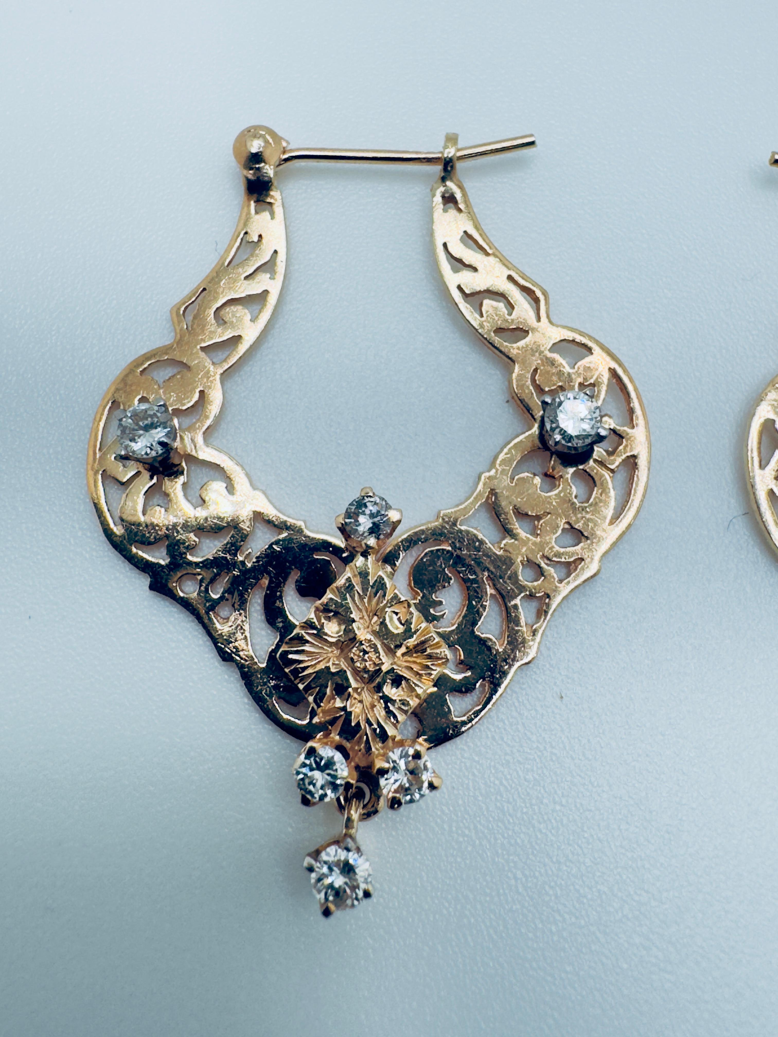 Art déco Boucles d'oreilles en or jaune 14K filigrane avec diamants en vente