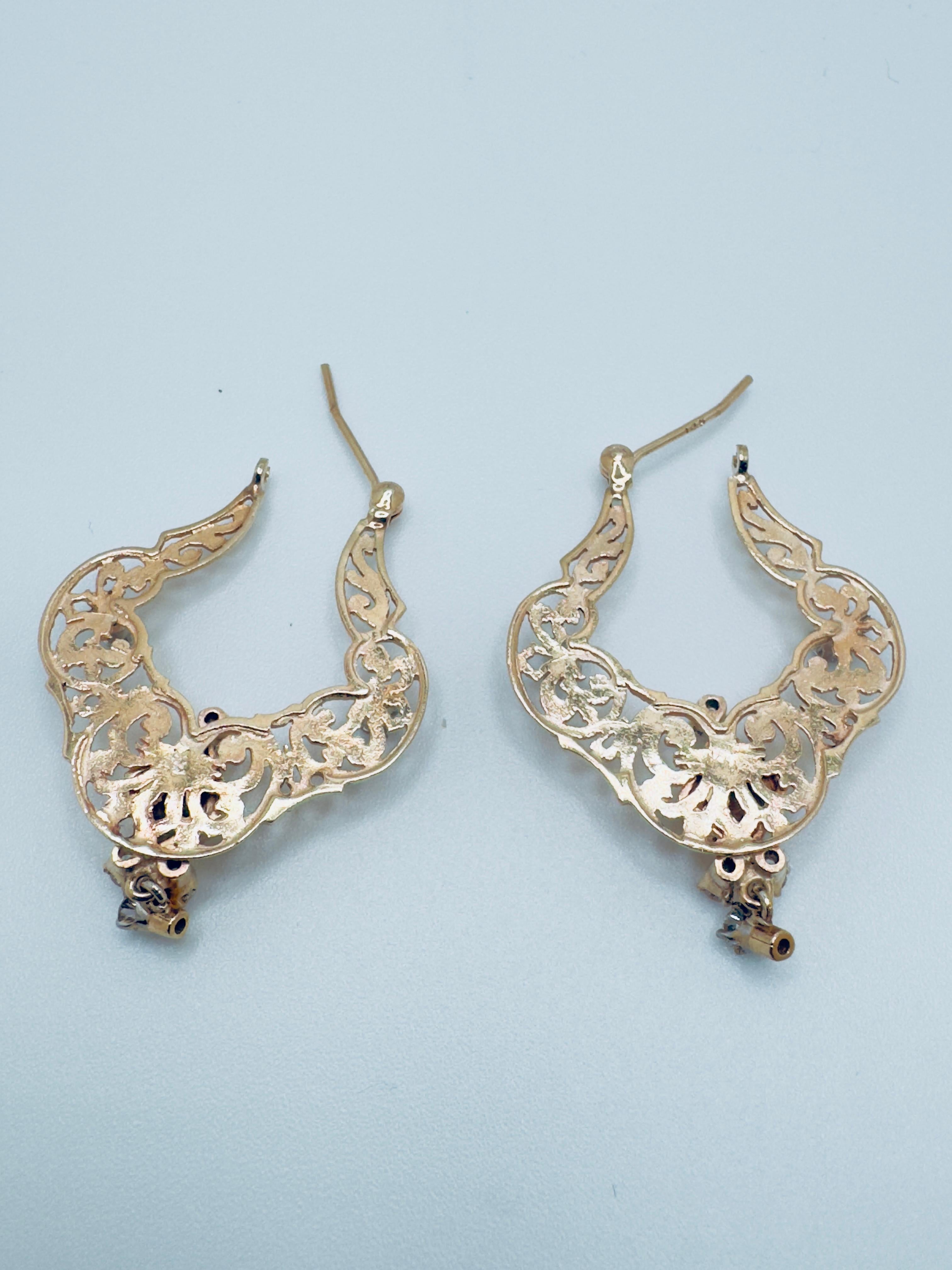 Boucles d'oreilles en or jaune 14K filigrane avec diamants Bon état - En vente à Palm Desert, CA