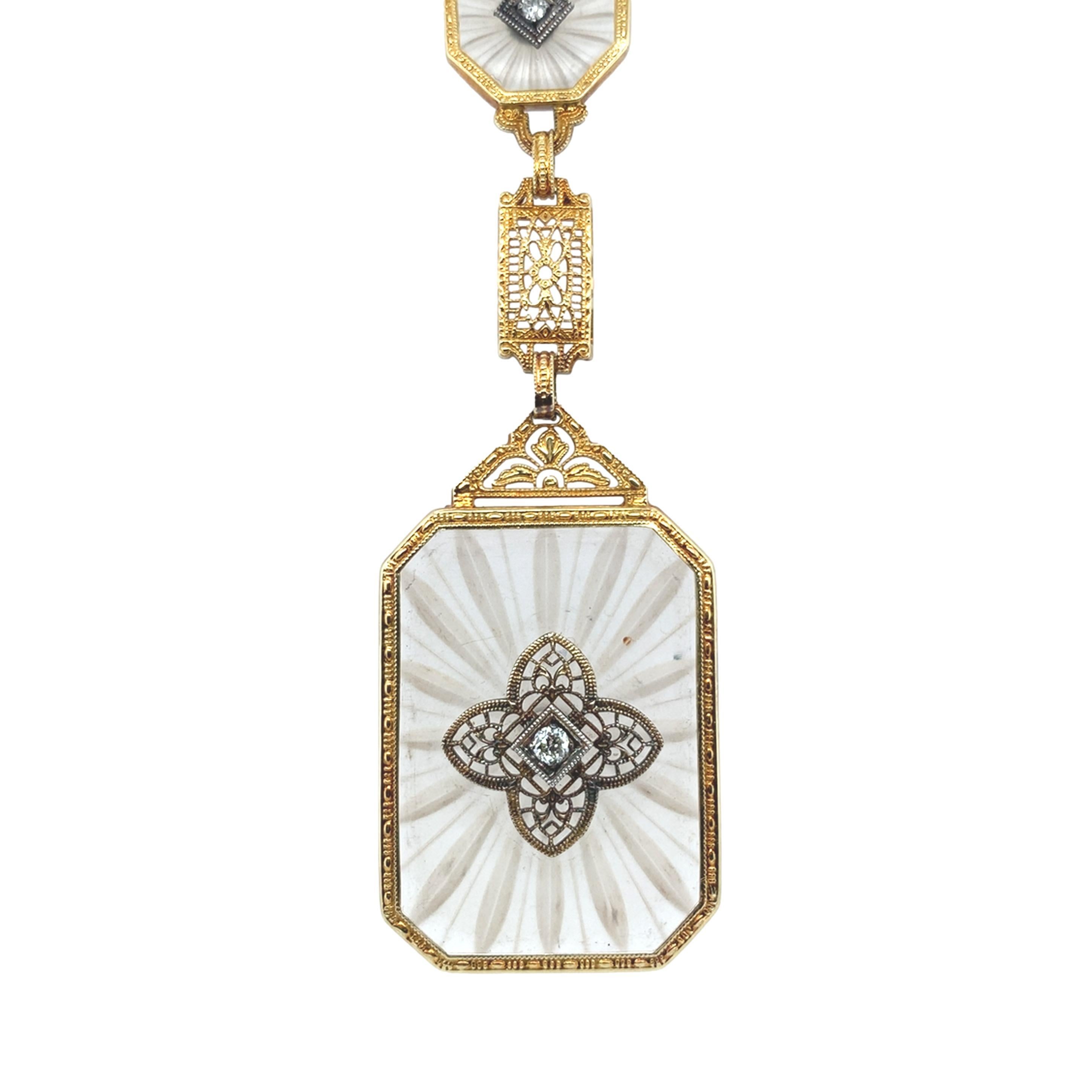 Art déco Collier en or jaune 14K filigrané avec pendentif en cristal de roche et diamants 22