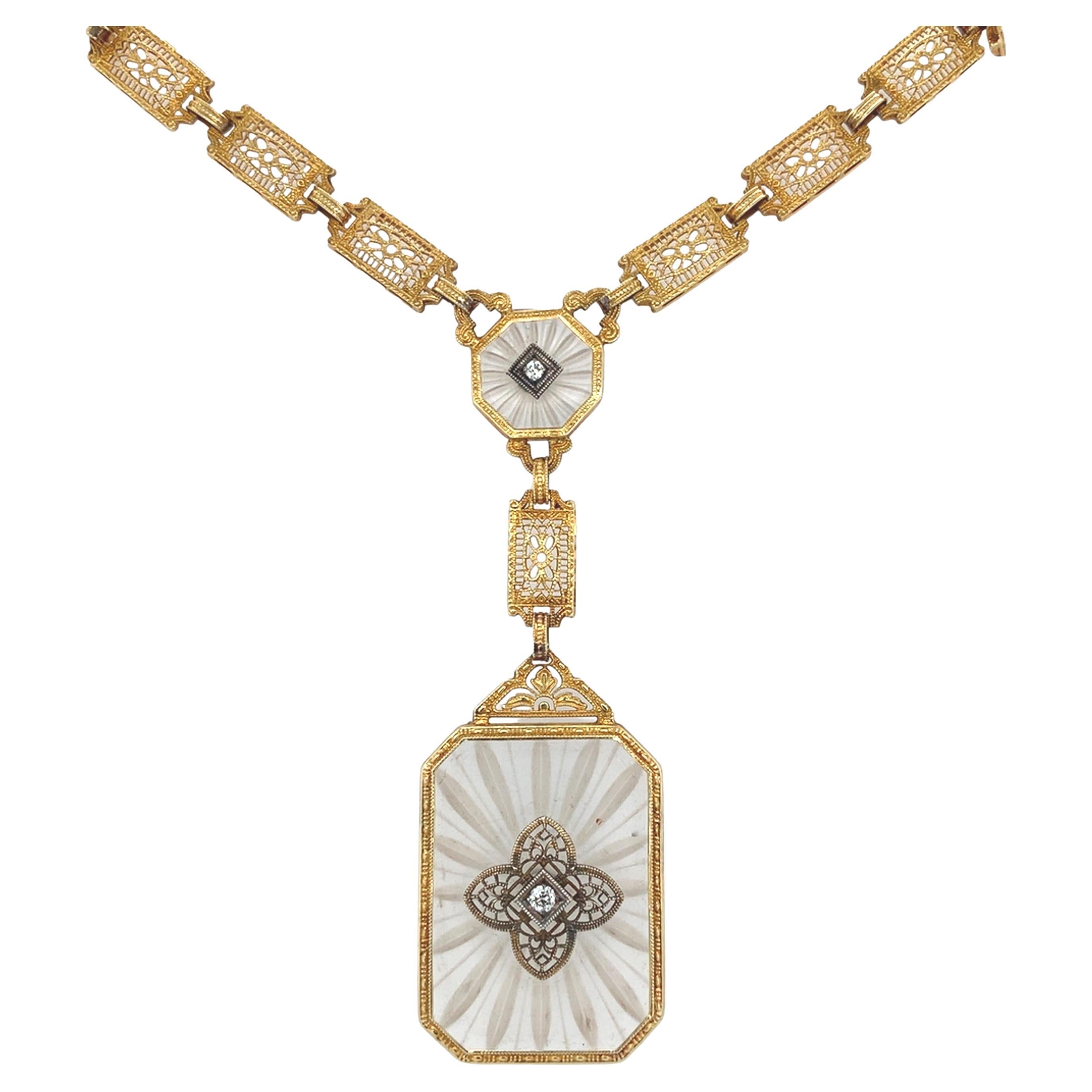 Collier en or jaune 14K filigrané avec pendentif en cristal de roche et diamants 22". en vente