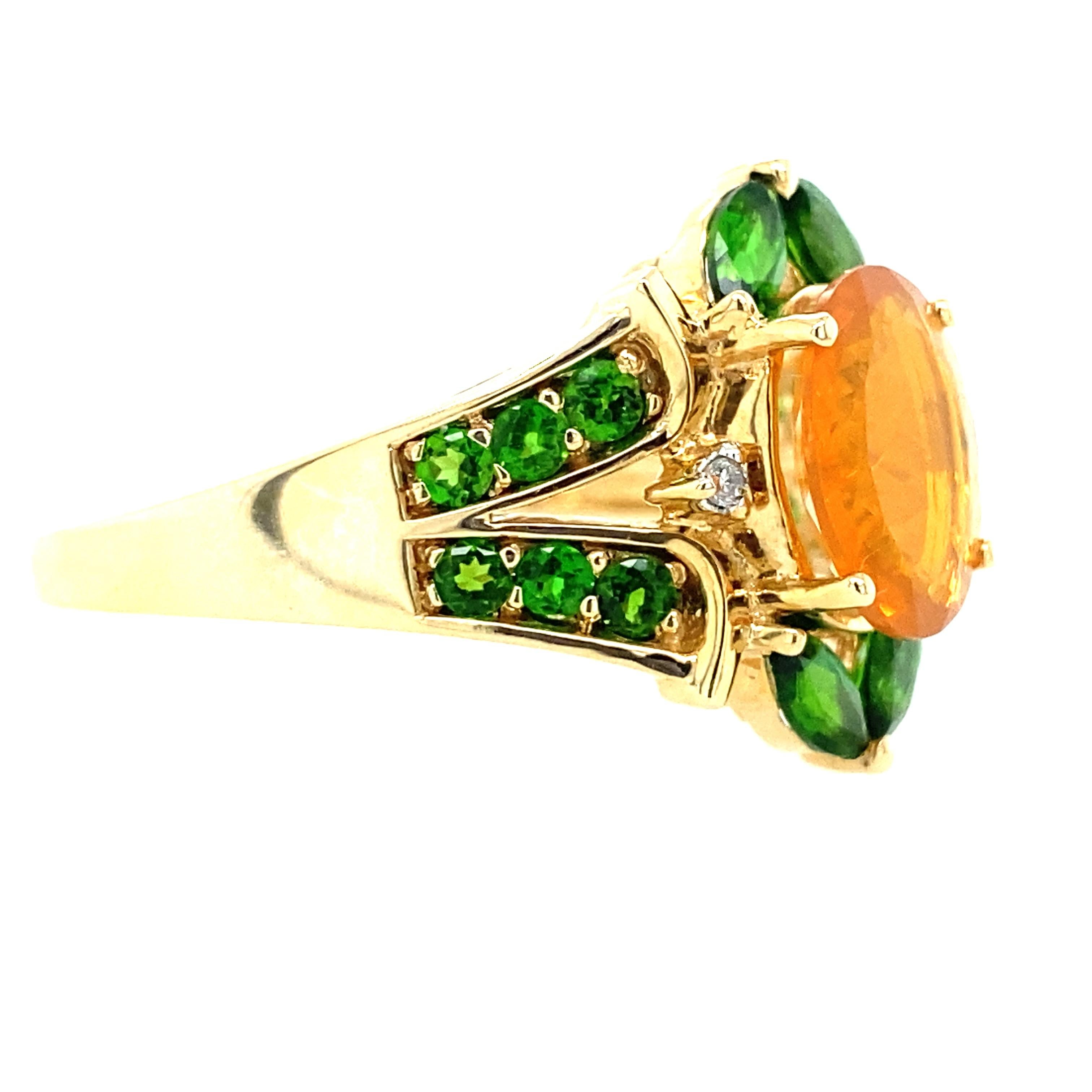 Ring aus 14 Karat Gelbgold mit Feueropal und Tsavorit-Granat im Zustand „Gut“ in Towson, MD