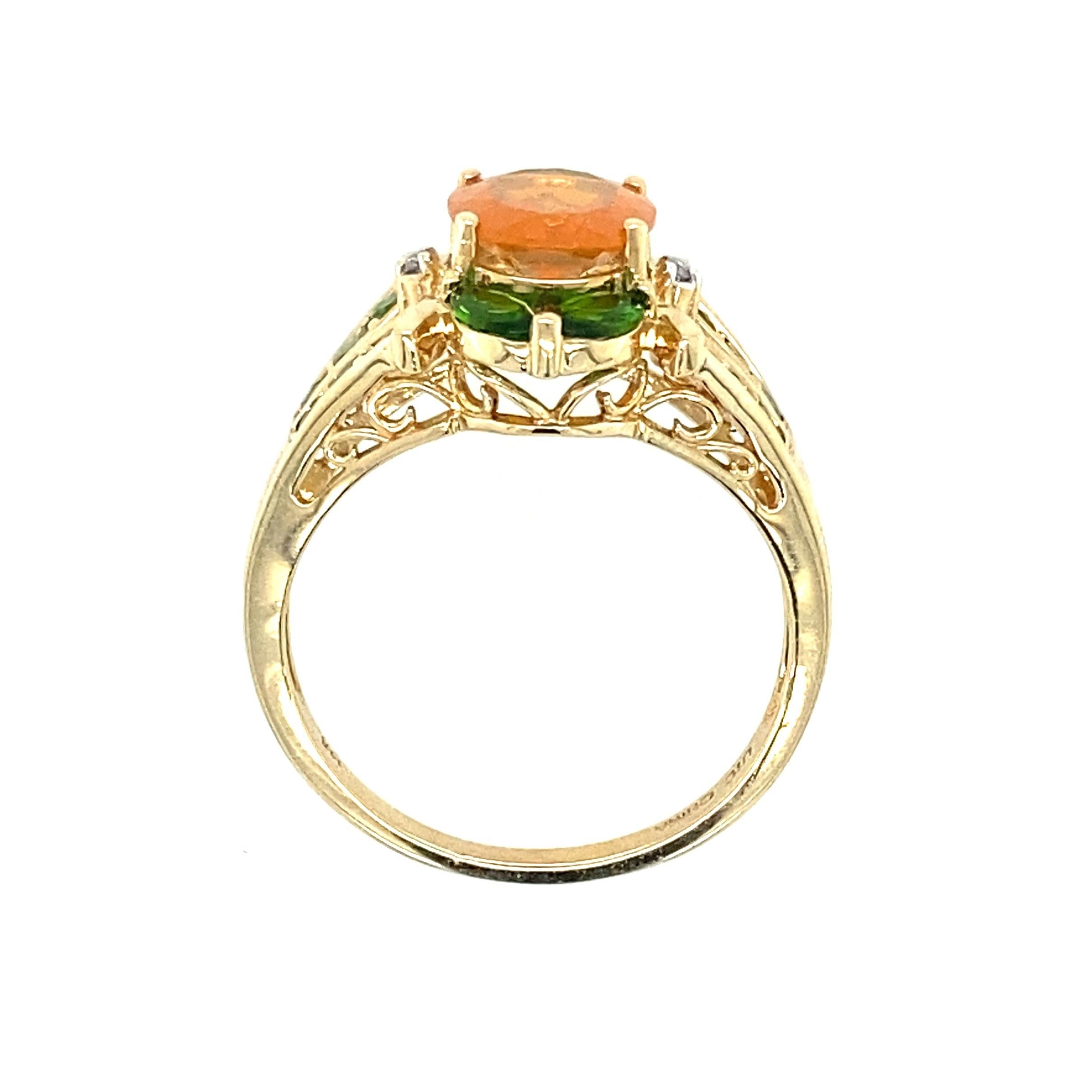 Ring aus 14 Karat Gelbgold mit Feueropal und Tsavorit-Granat 1