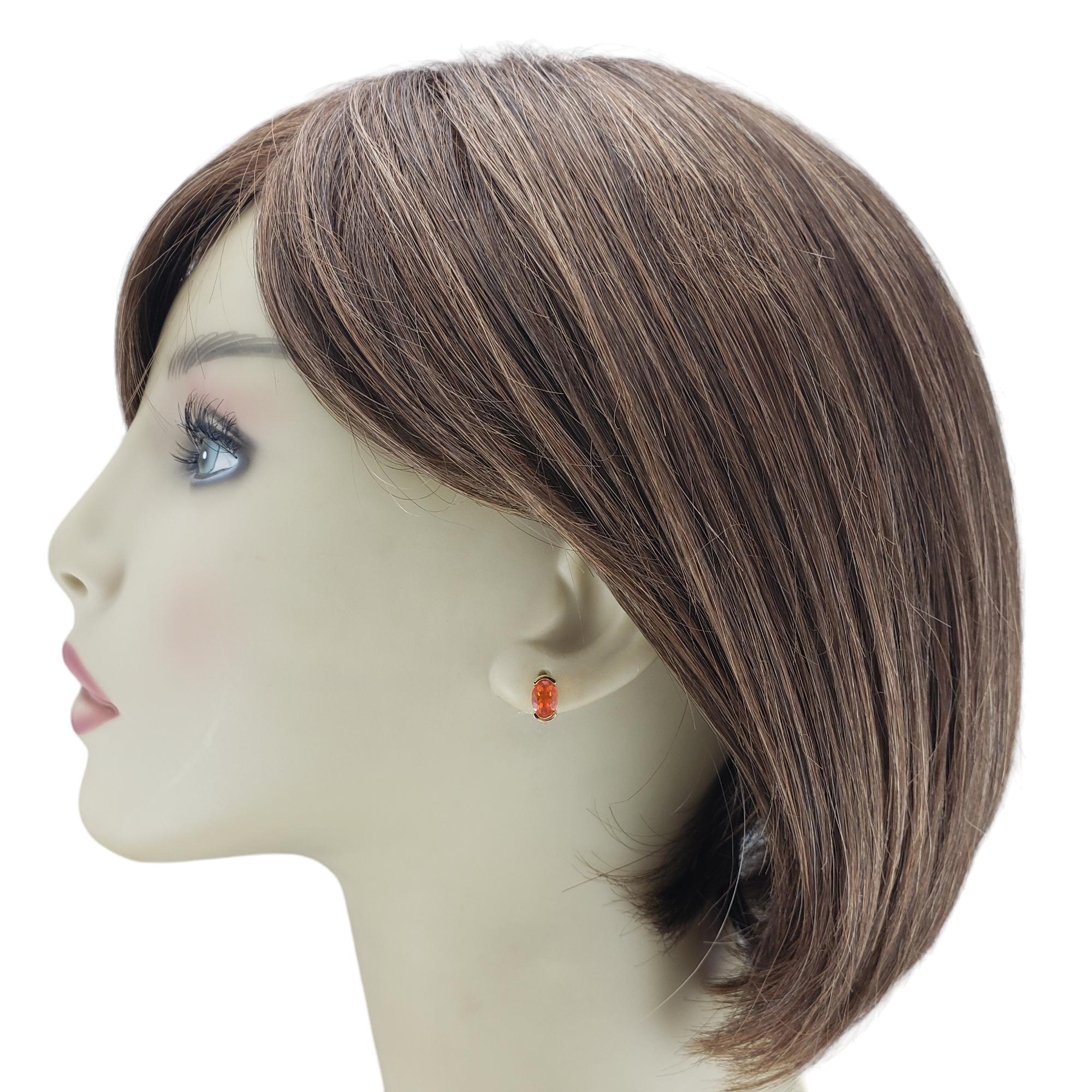 Clous d'oreilles en or jaune 14 carats avec opale de feu n° 21588 en vente 2