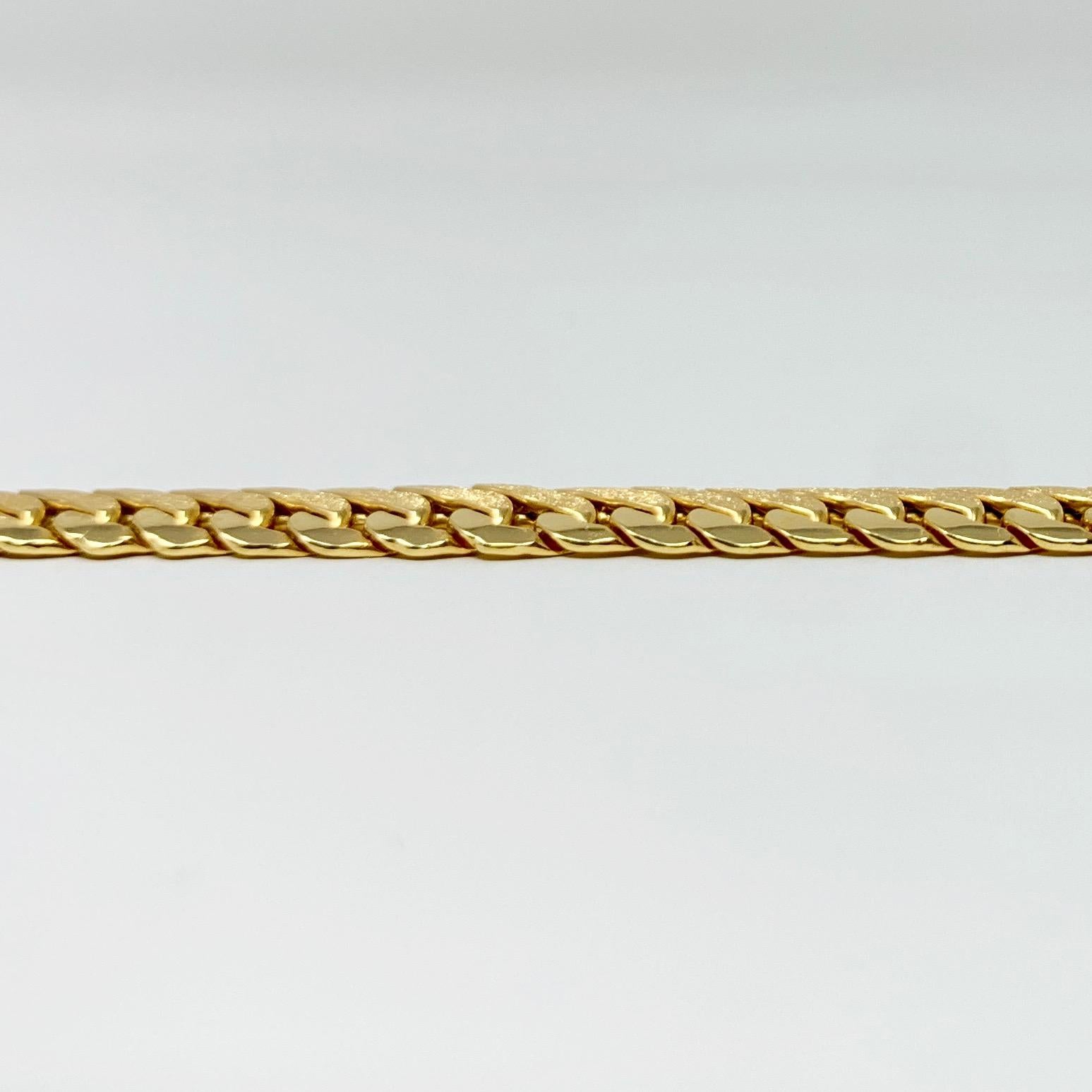 14k Yellow Gold Flat Interlocking Curb Link Necklace In Good Condition In Guilford, CT