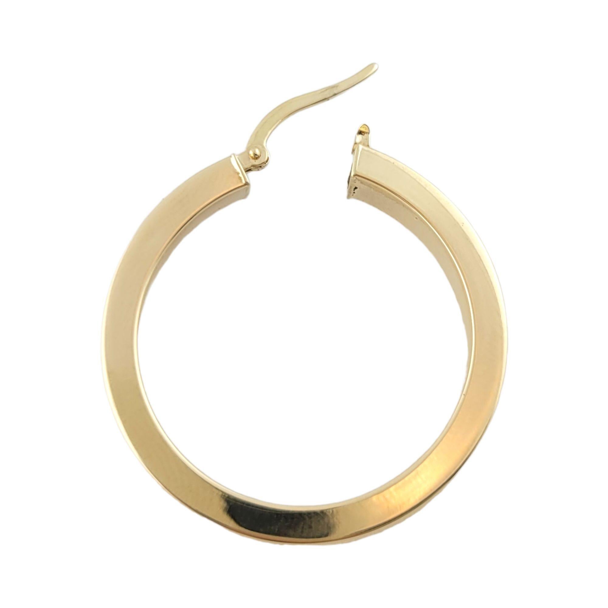 14k Yellow Gold Flat Round Hoops In Good Condition For Sale In Washington Depot, CT