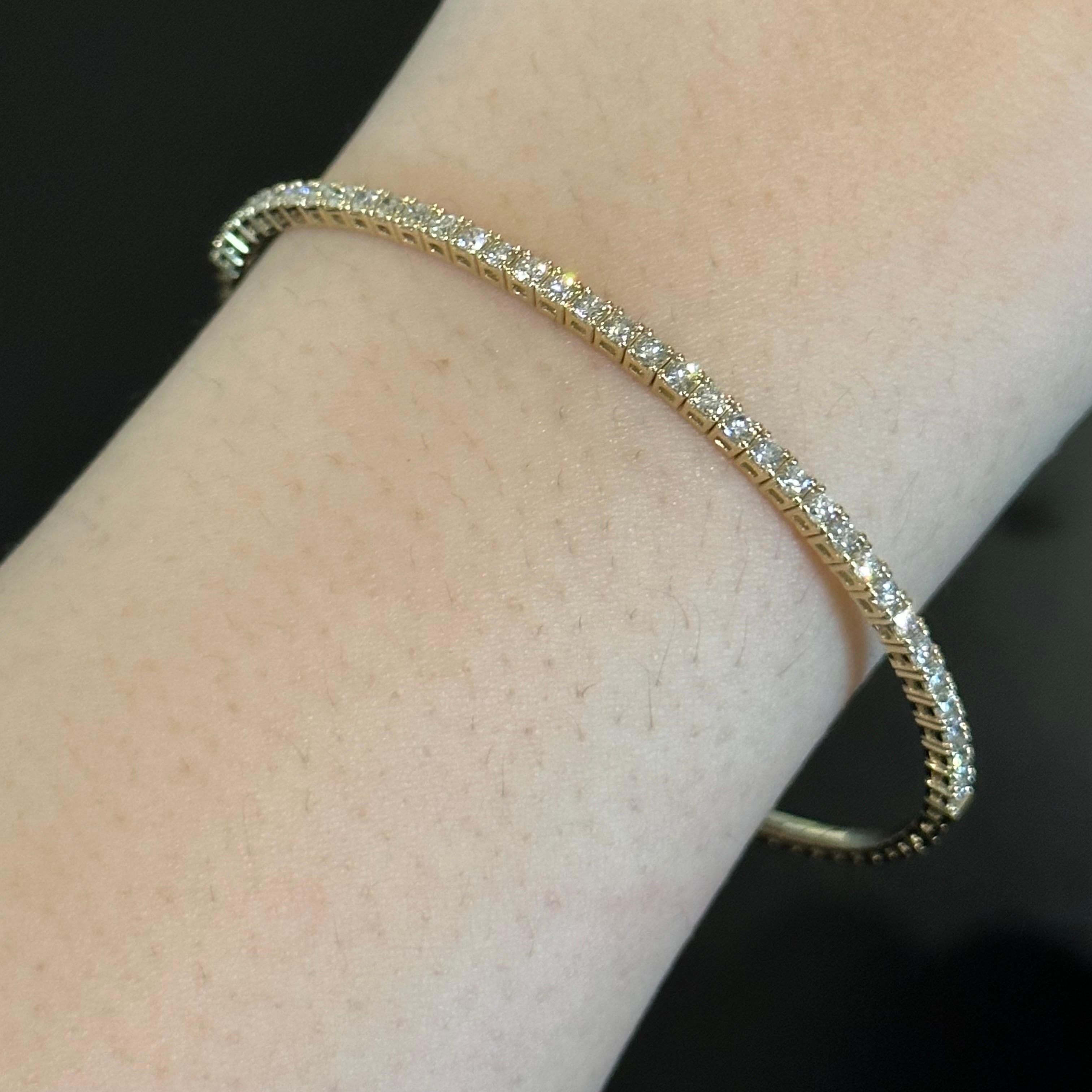 14K Yellow Gold Flexible Diamond Bangle Bracelet In New Condition For Sale In San Francisco, CA